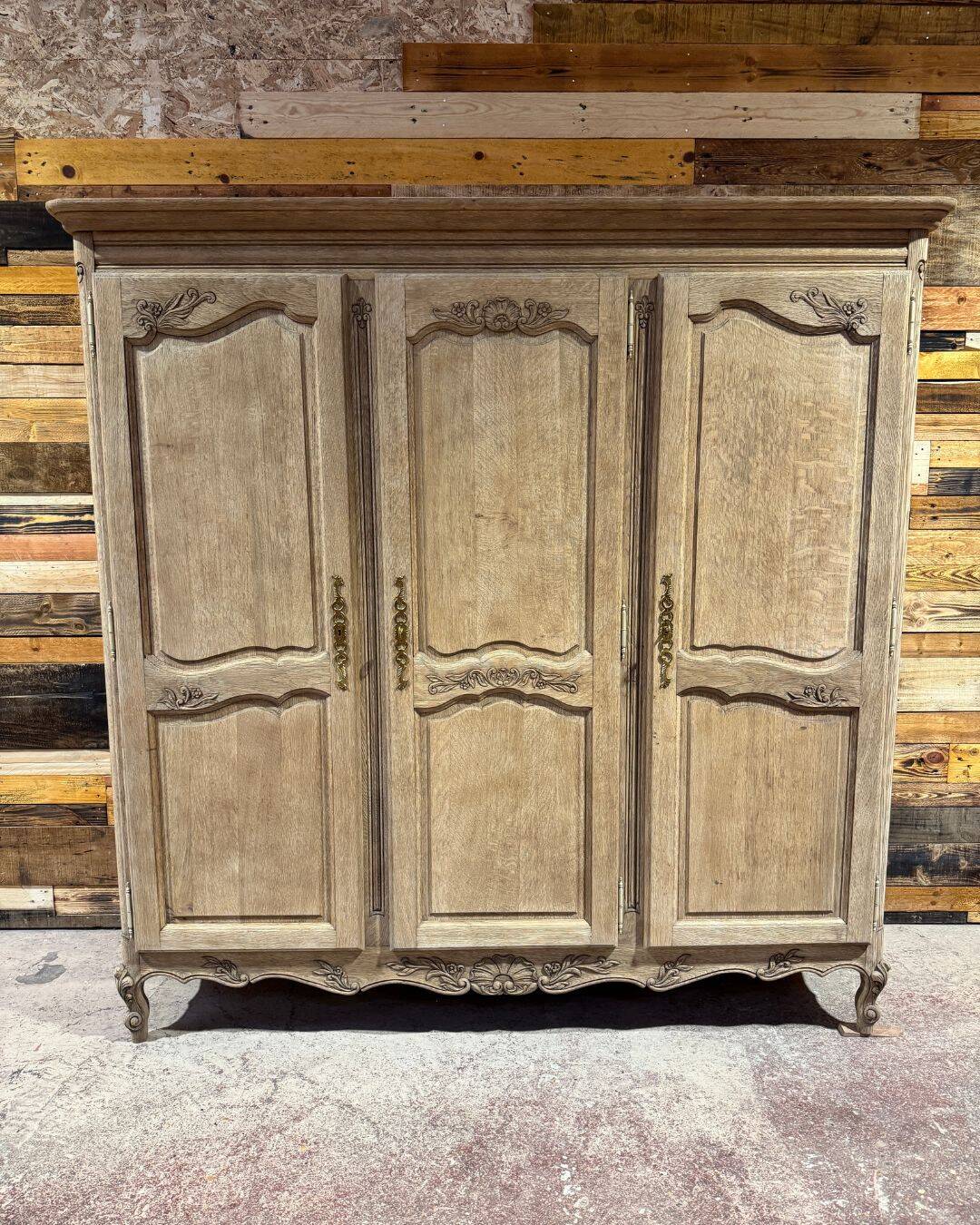 Oak wardrobe in Louis XV style