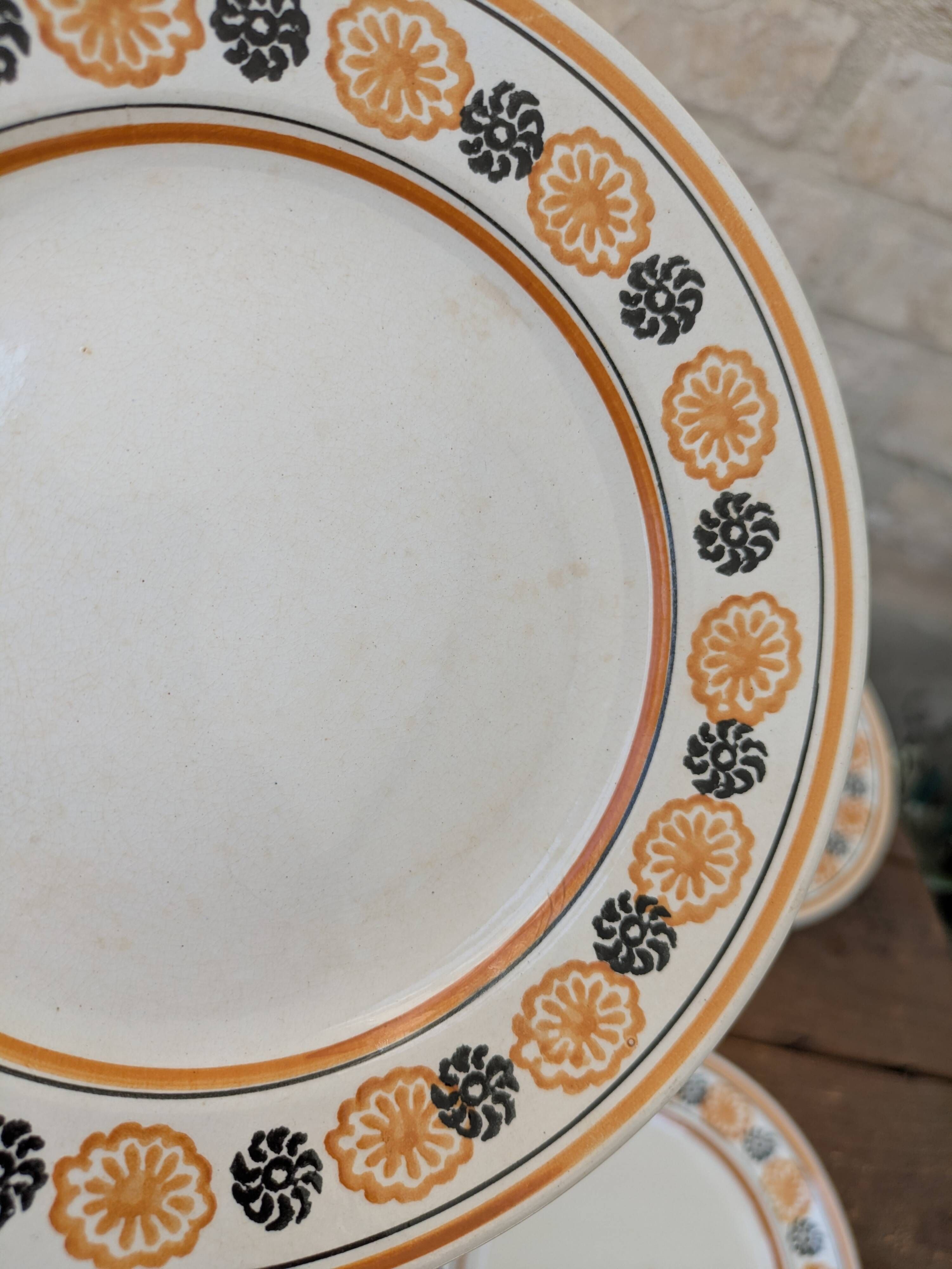 10 dessert plates Saint Amand Amandinoise frilled with orange and black flowers.
