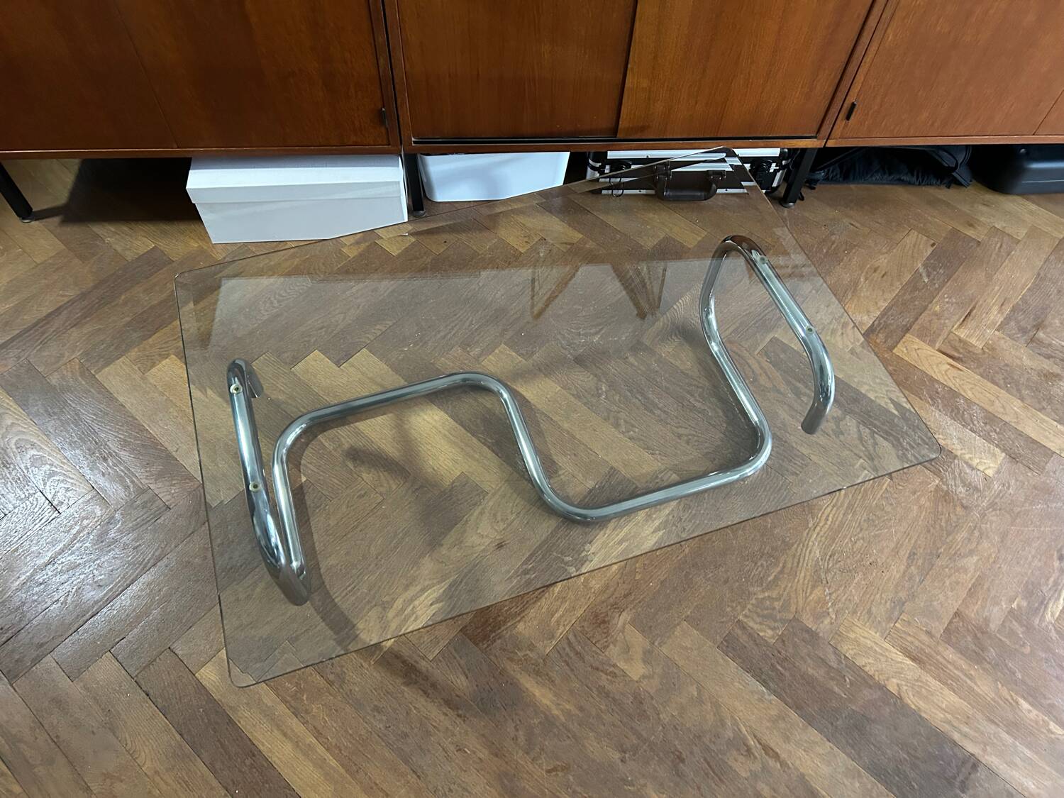 1970s design coffee table in rectangular glass with chrome legs