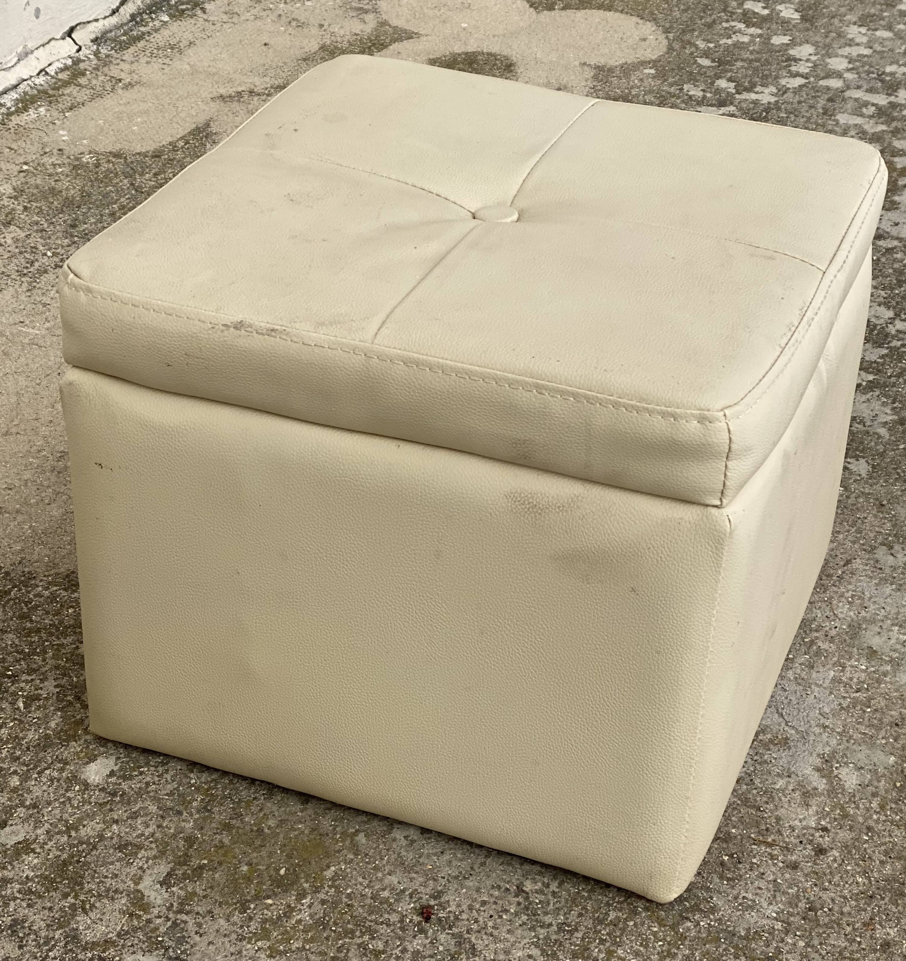 Paire de tabourets cube vintage 1980 simili cuir
