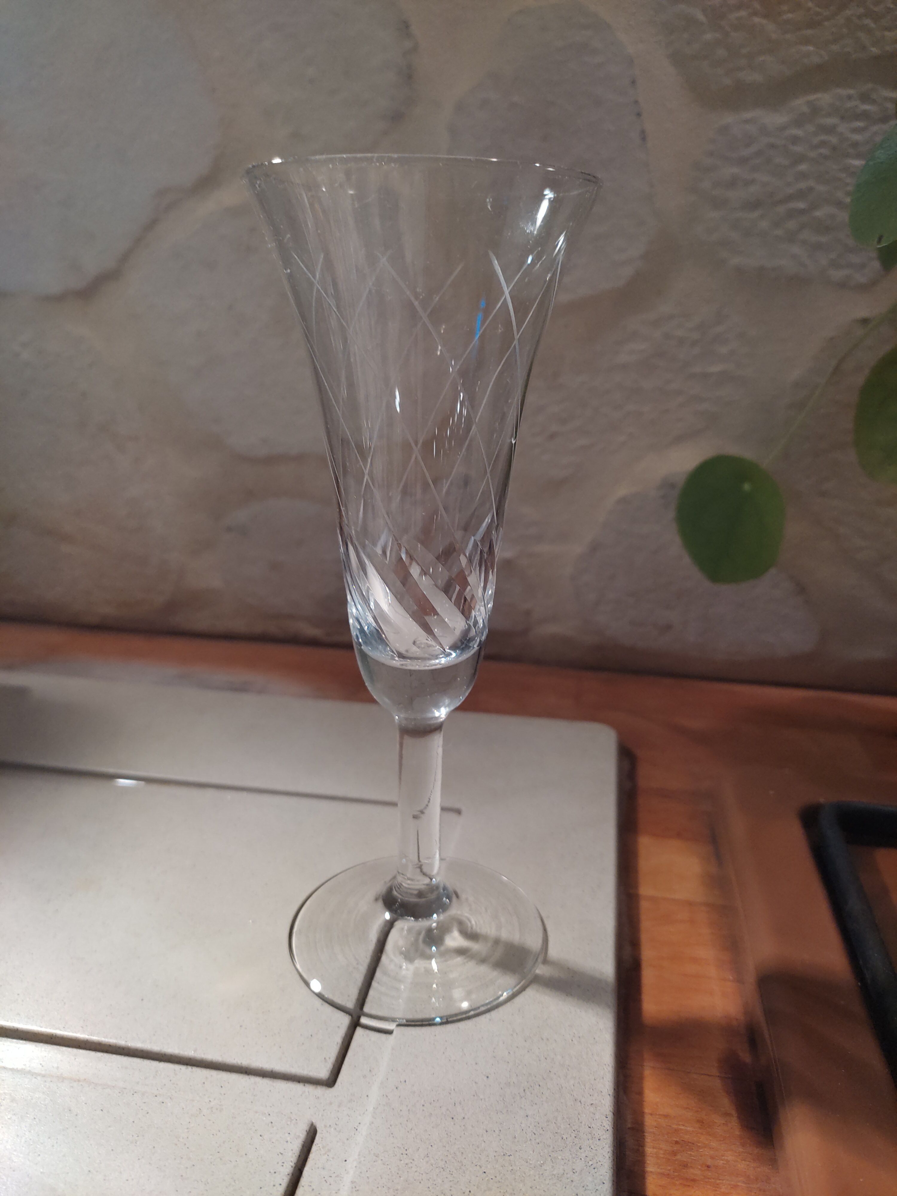 9 crystal champagne flutes