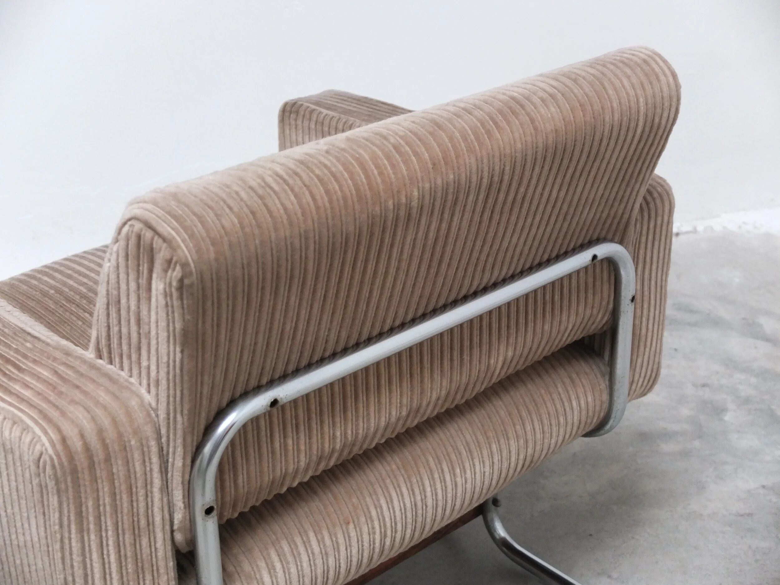 Pair of 'Caracas' lounge chairs by Pierre Guariche for Meurop, 1967