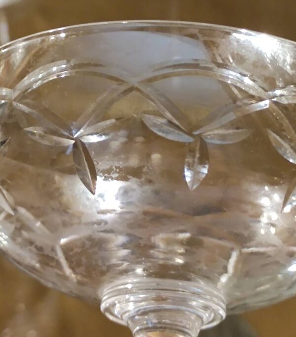 Série de 11 coupes à champagne en cristal taillé
