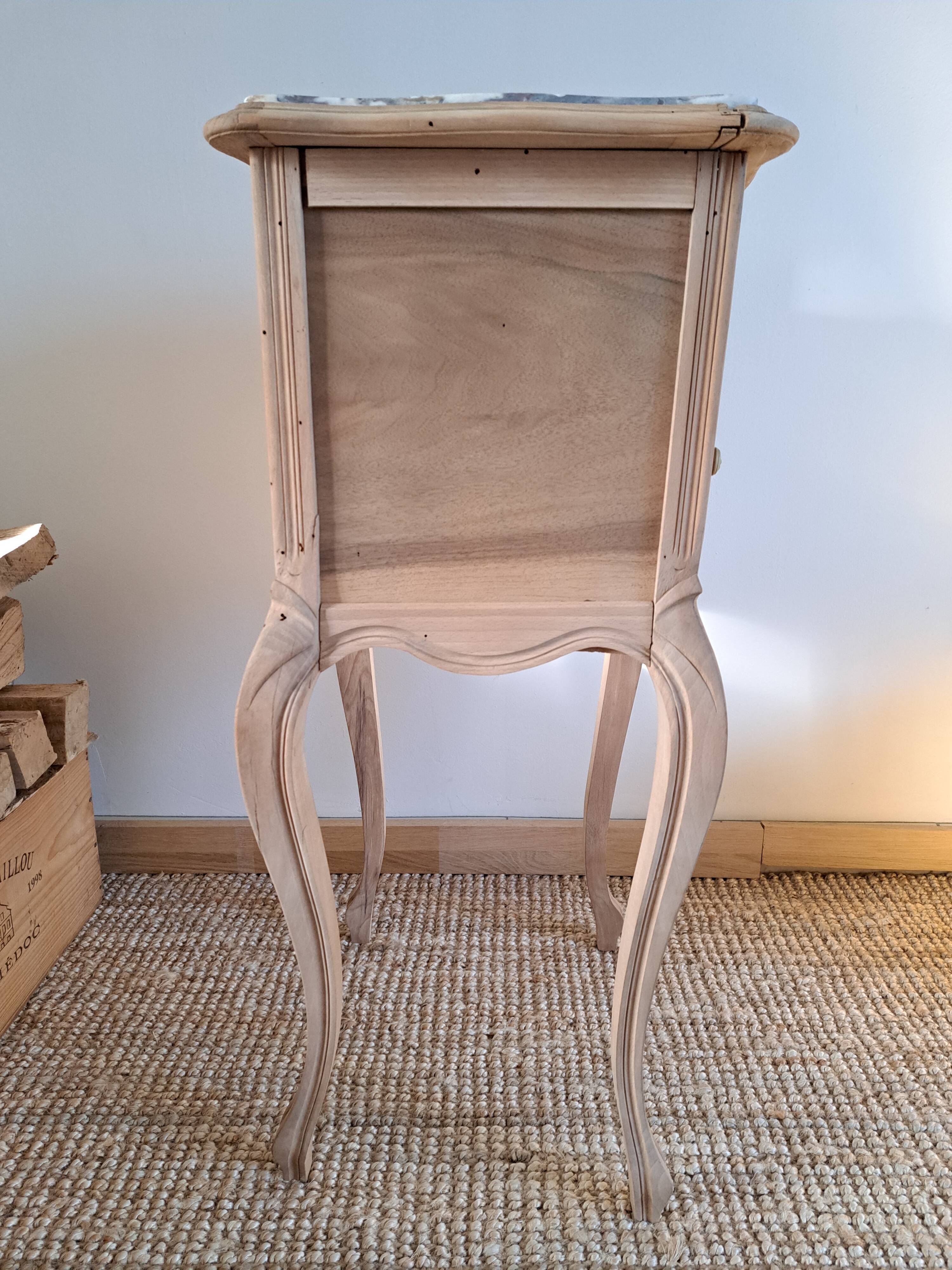 Table d'appoint chevet de style louis XV bois clair