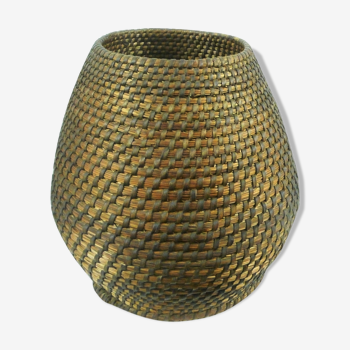 basket cup in straw braided popular art