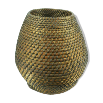 basket cup in straw braided popular art