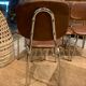 Série de 7 chaises en skaï
