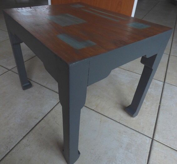 Table basse ou bout de canapé en bois