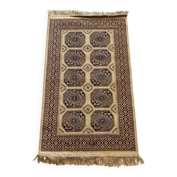 Oriental style rug 120cm x 70cm