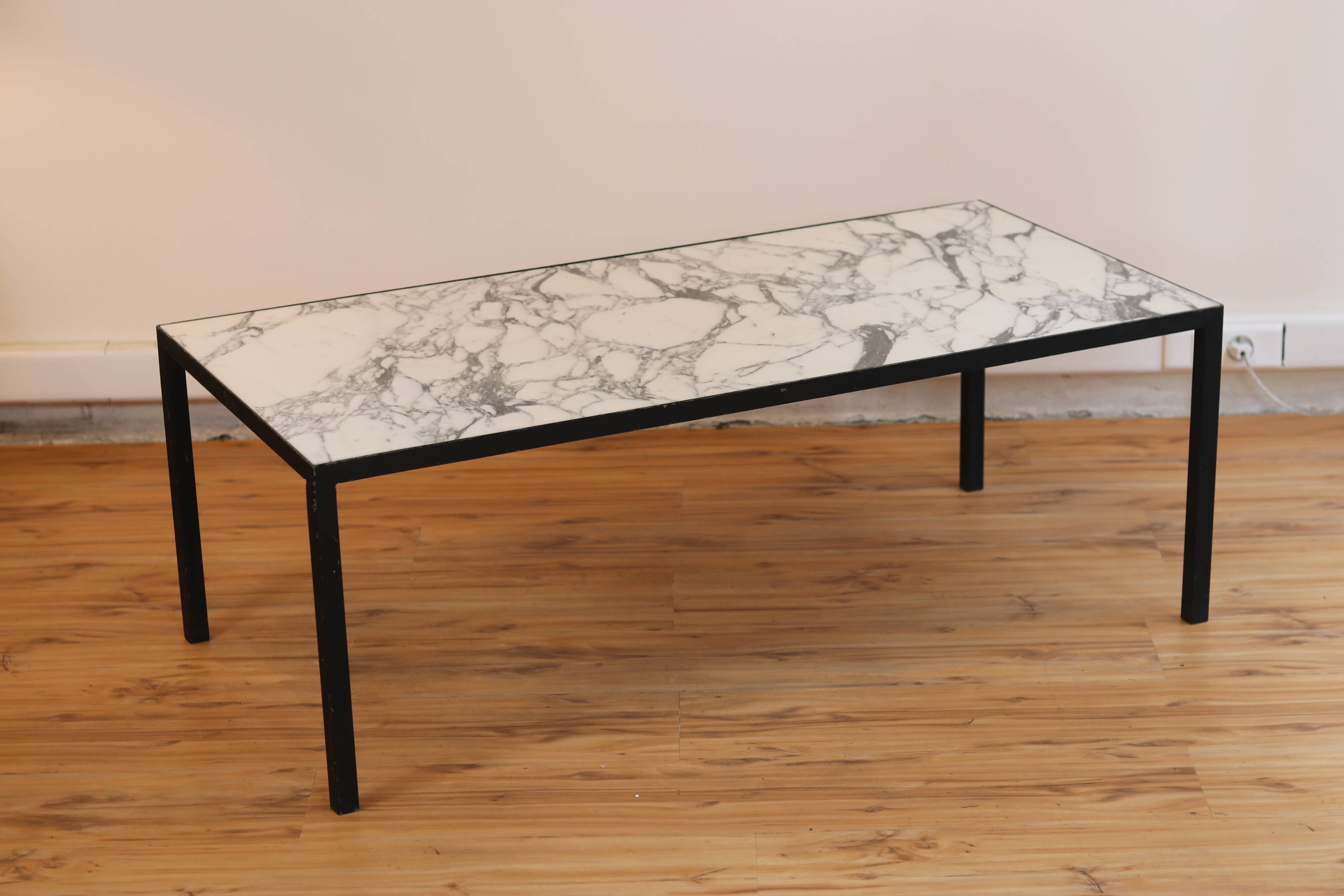 Rectangular coffee table in black lacquered metal and Arabescato marble