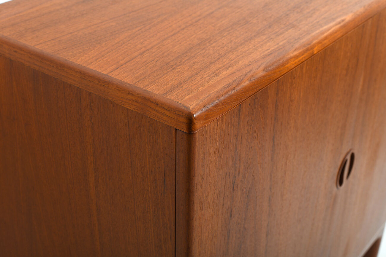 Mid Century Fine Danish Bar Cabinet in Teak