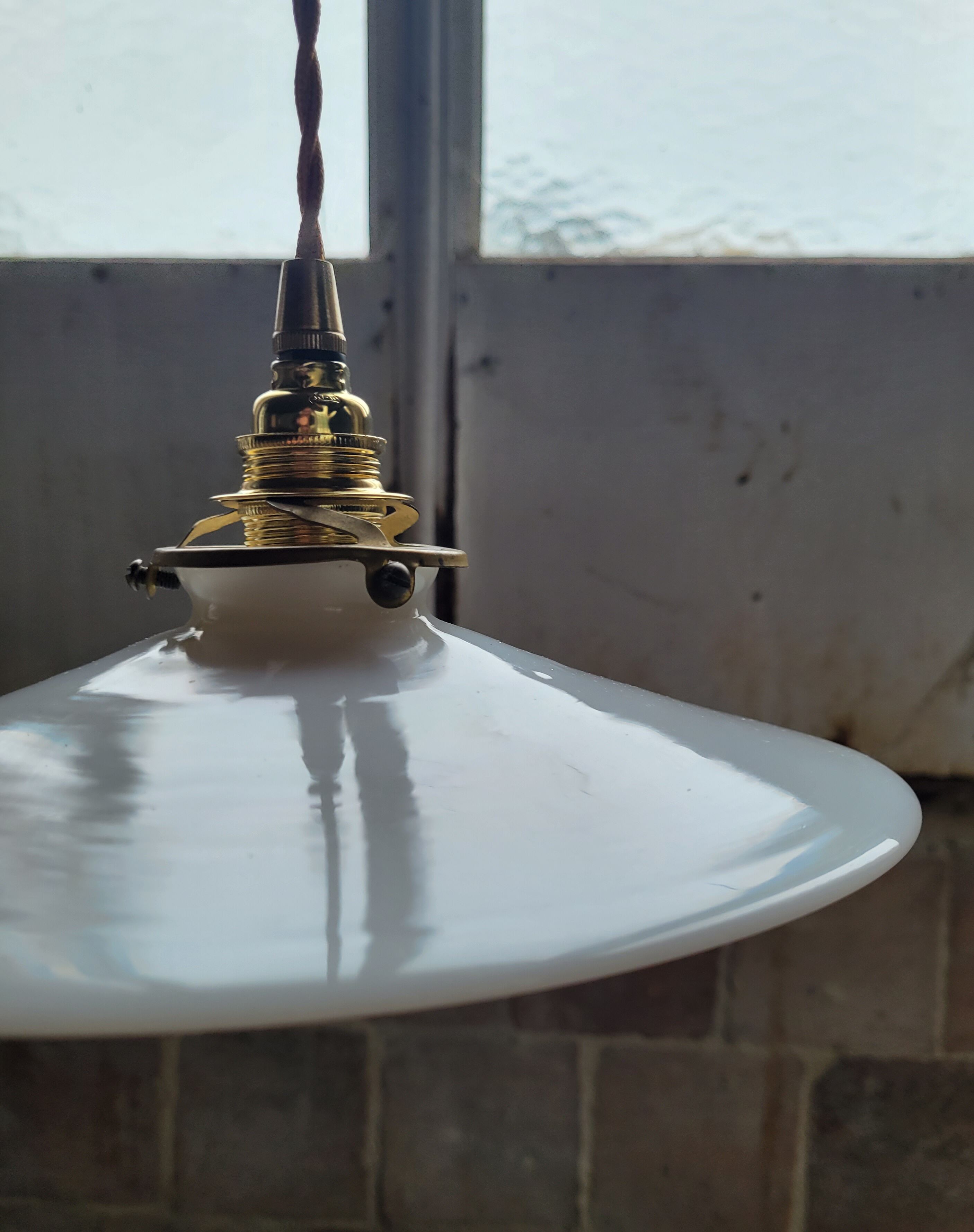 White opaline suspension