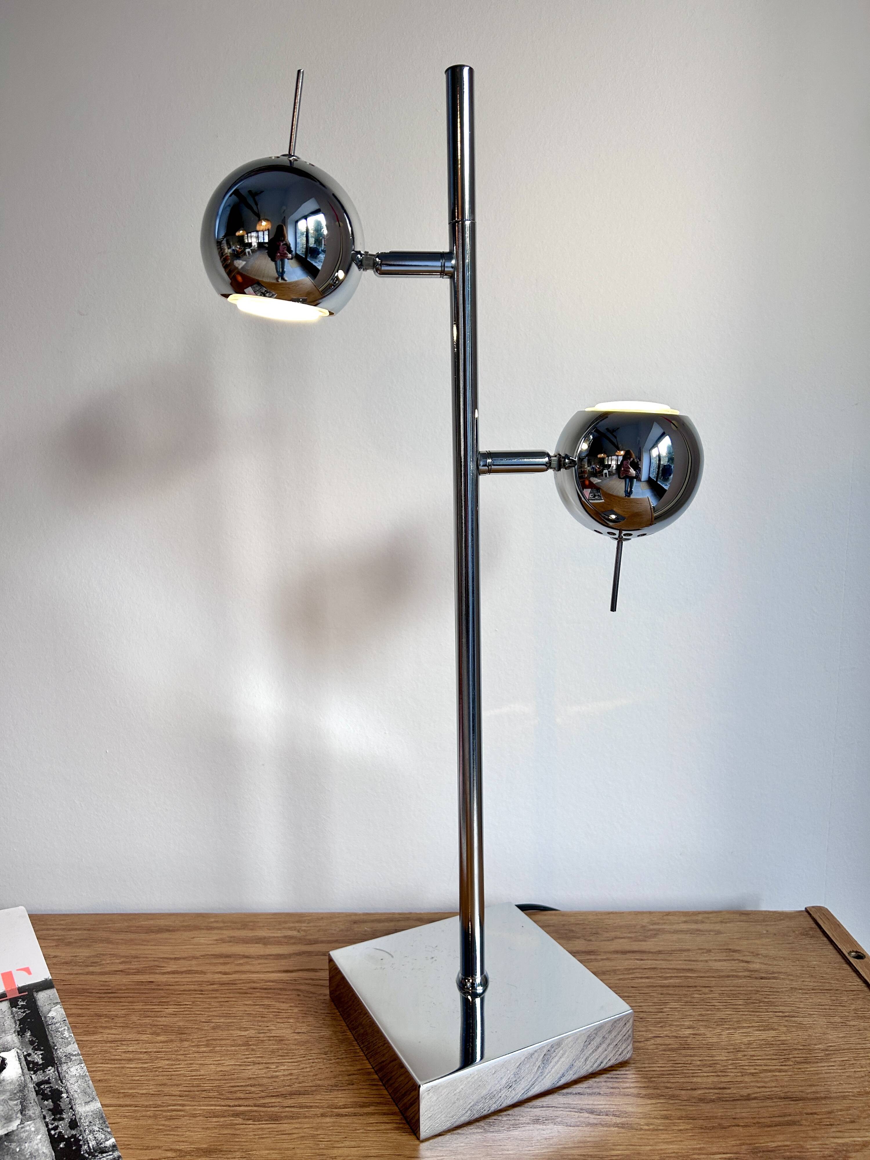Chrome eyeball lamp