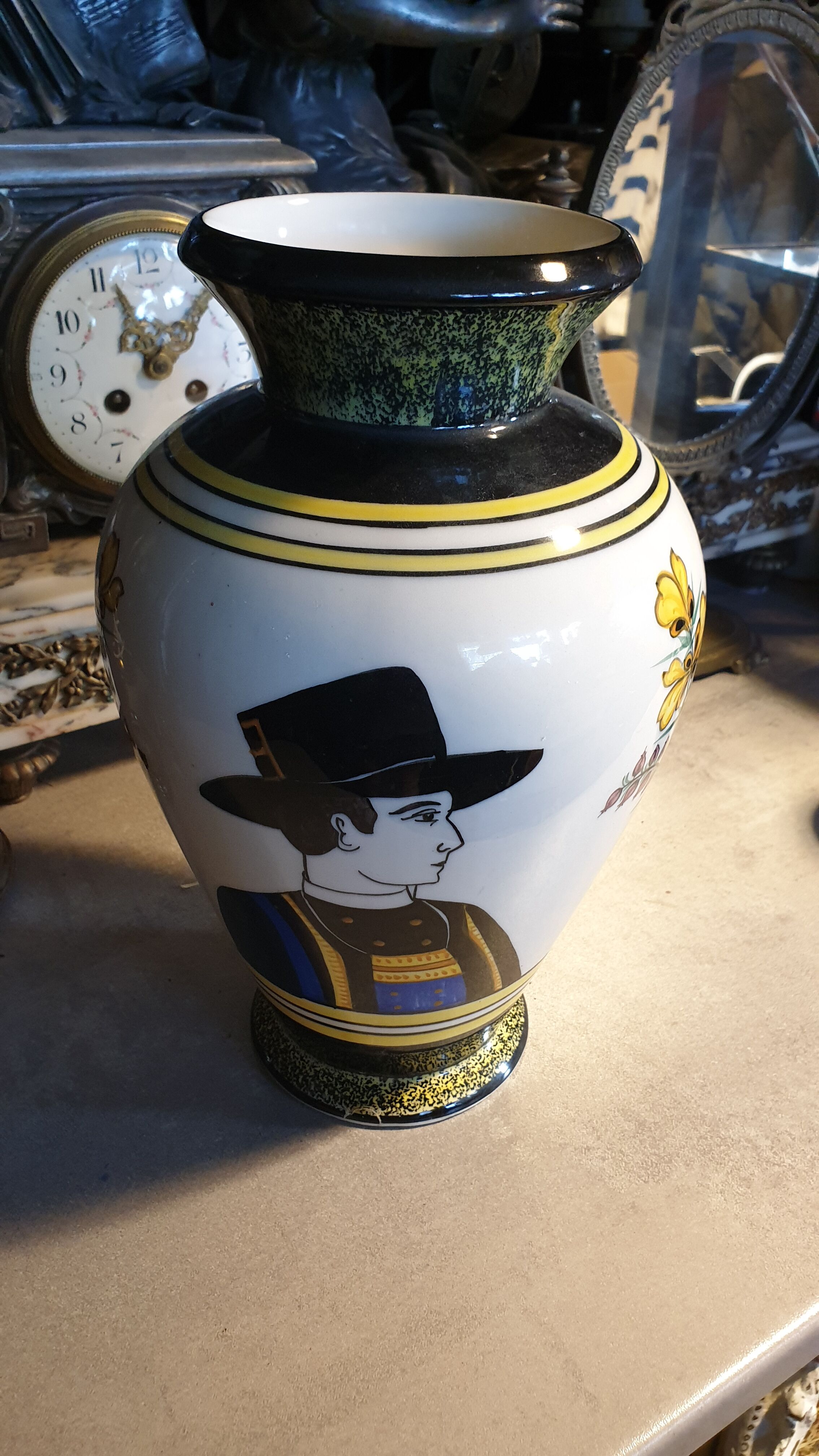 Wedding vase henriot Quimper