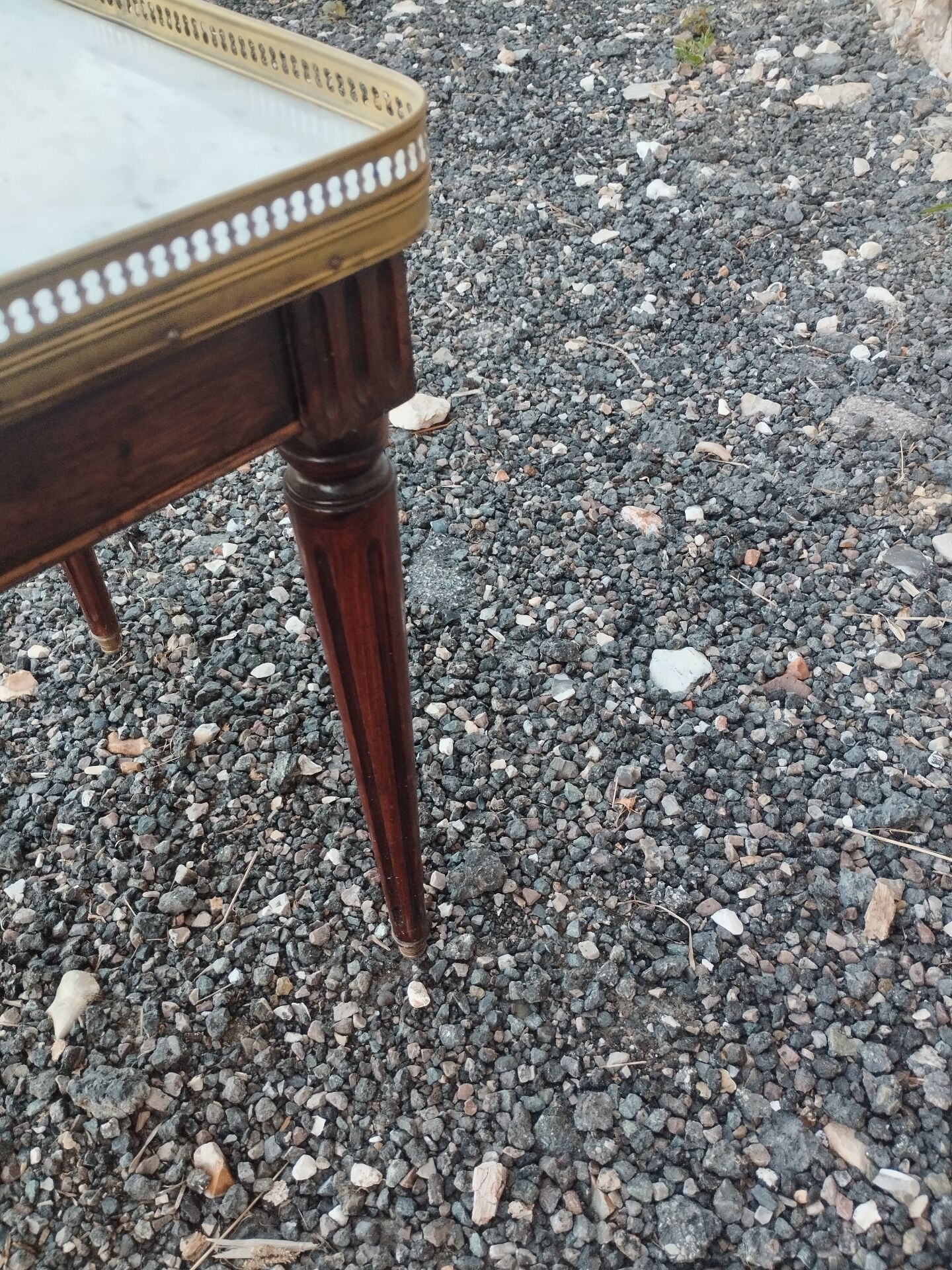 Table basse ancienne style louis xvi avec plateau marbre