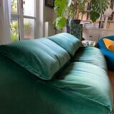 Plumy sofa by Annie Hieréronimus