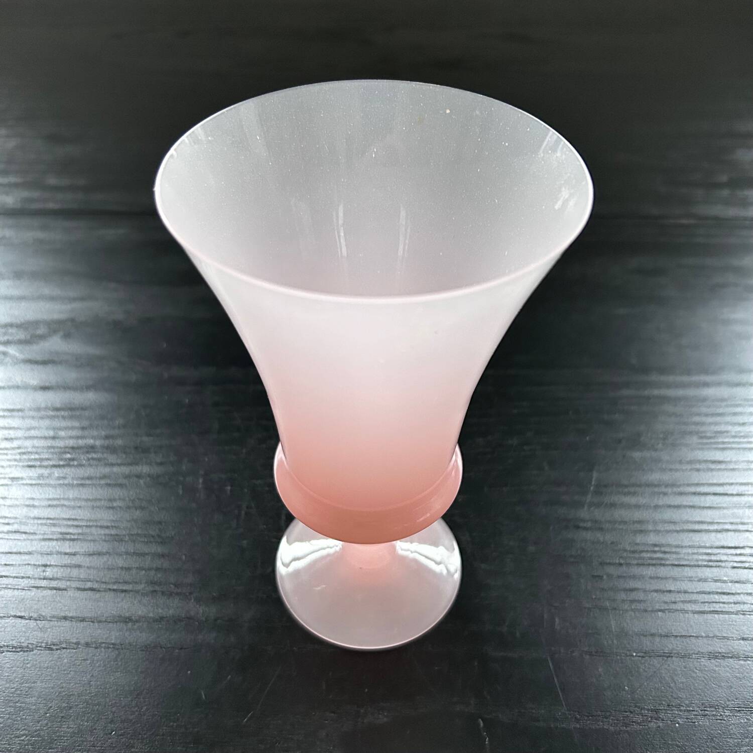 Vase en opaline rose