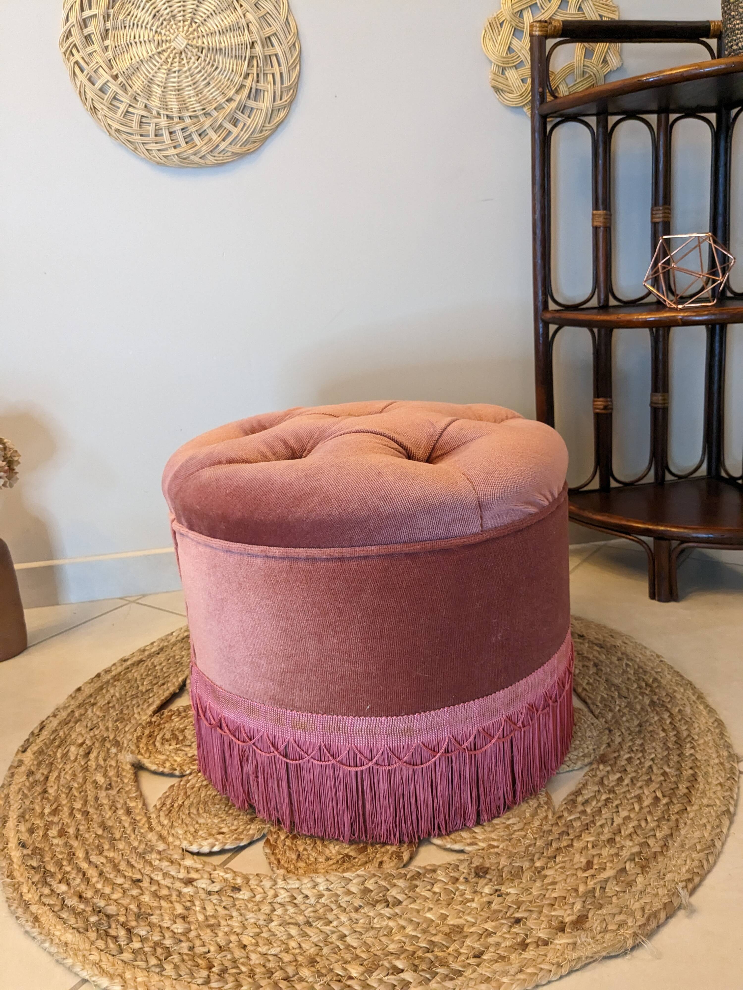 Pouf or footrest in pink velvet with fringes