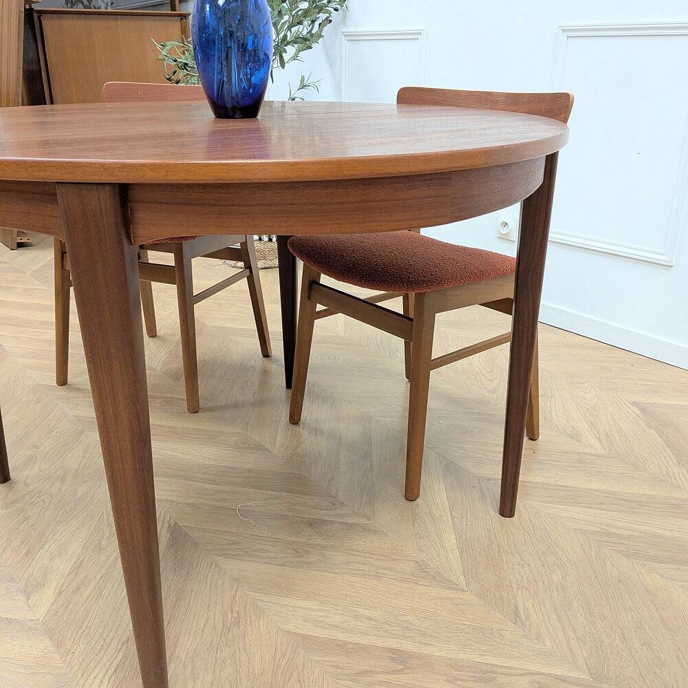 Scandinavian round table