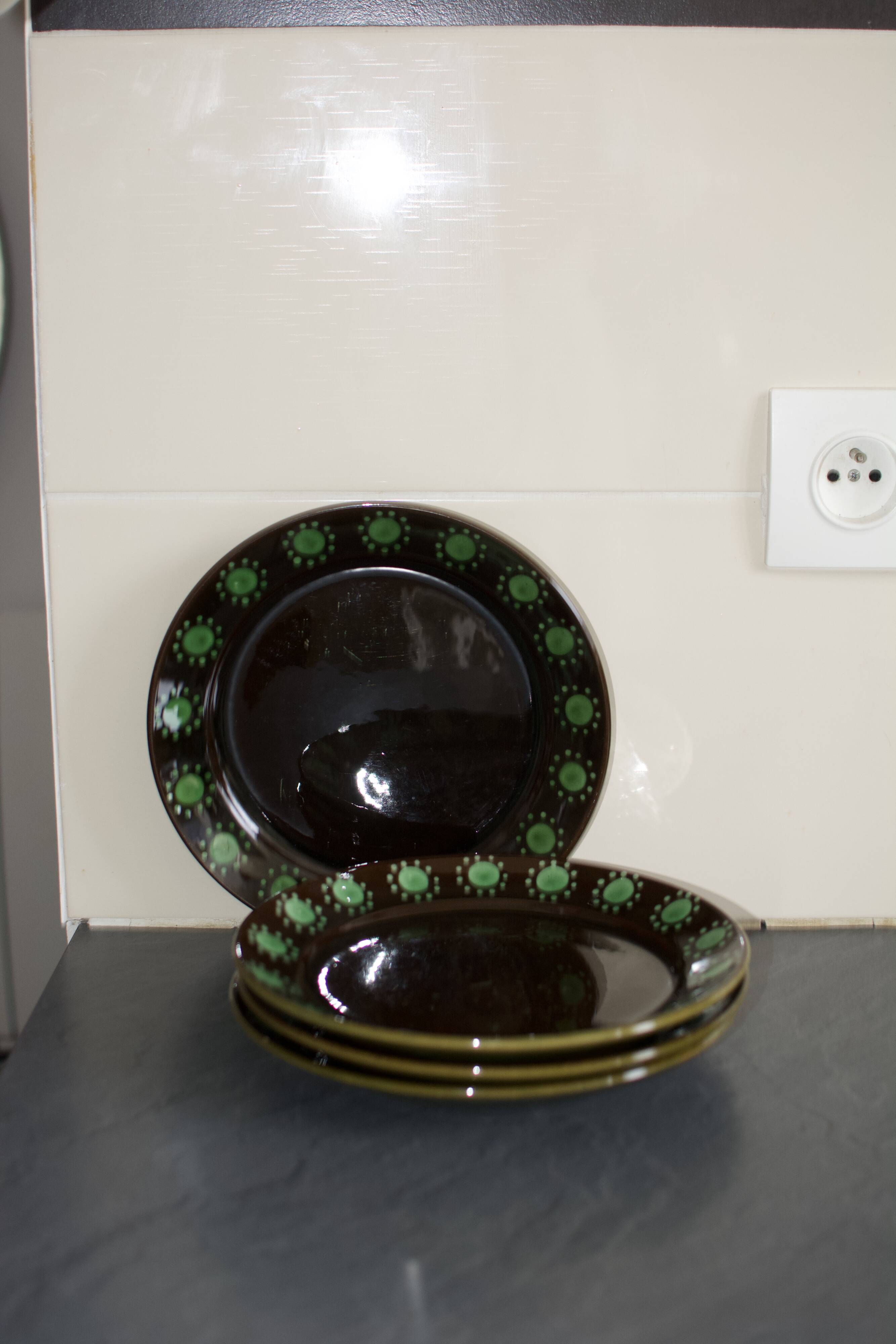 Assiettes en céramique savoyarde vintage fondue