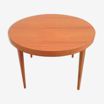 Scandinavian table in teak with wideners