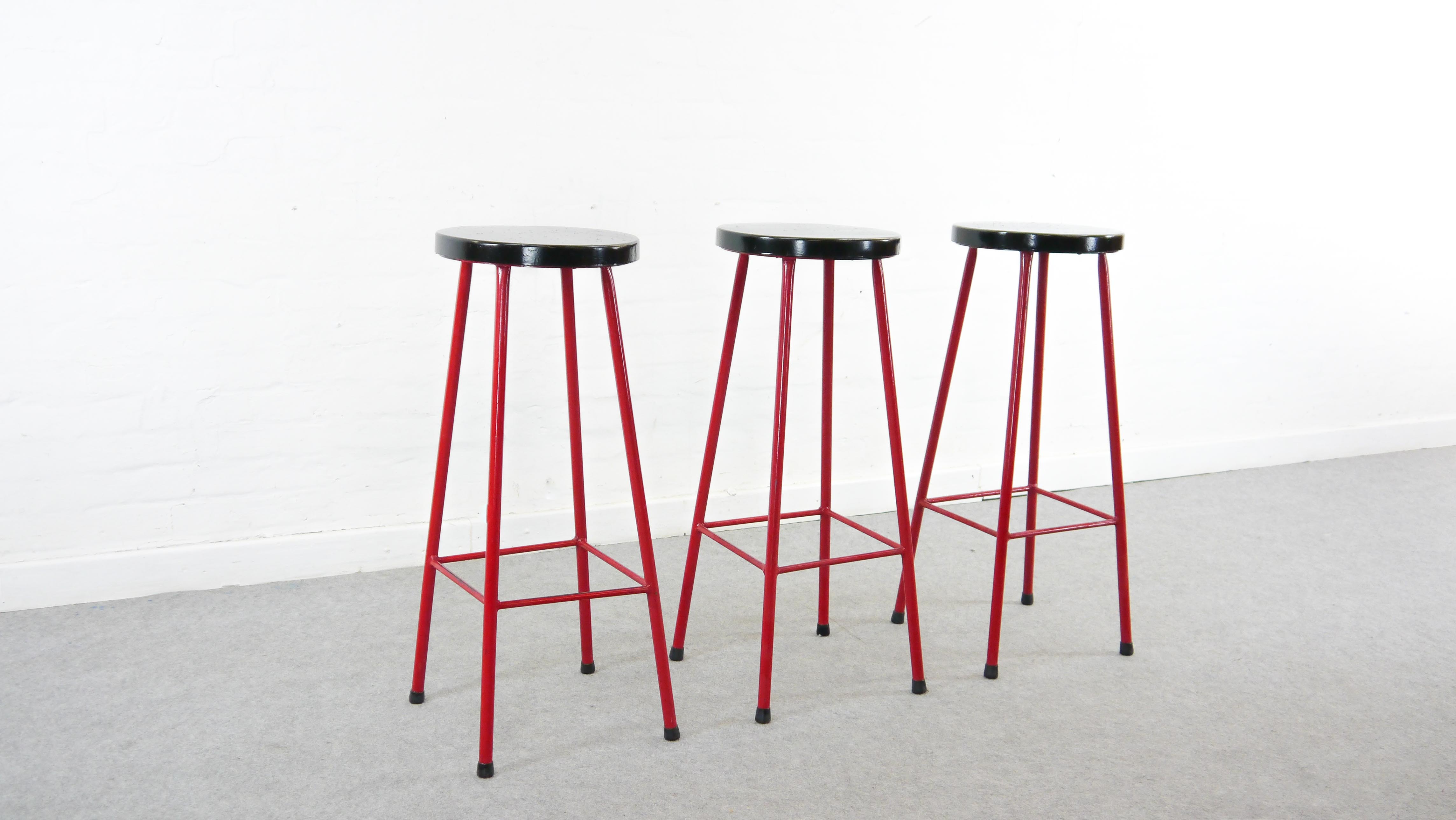 Midcentury set of 3 bar stools in red and black, 1960s-1970s