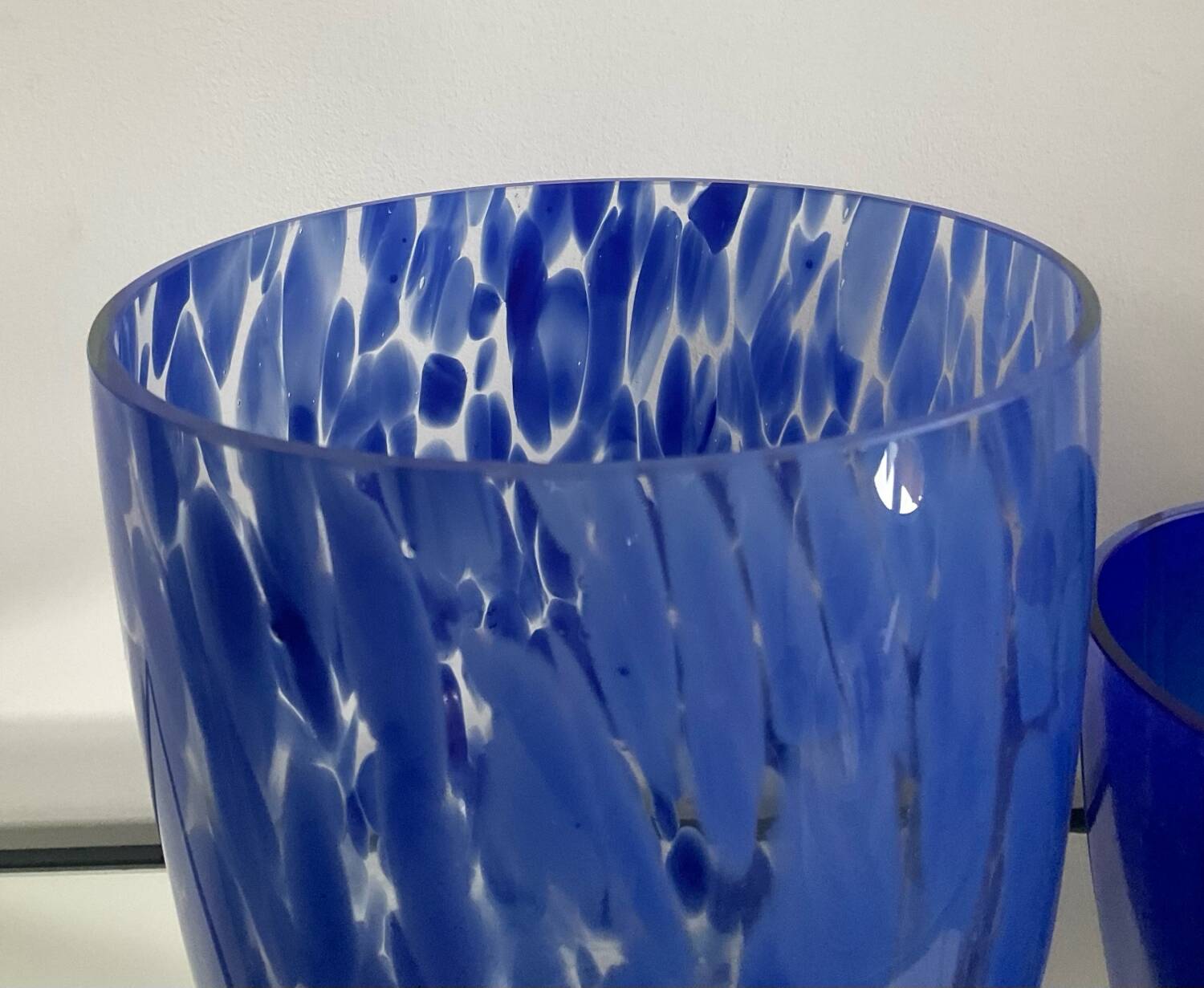 Duo de vases vintage en verre moucheté