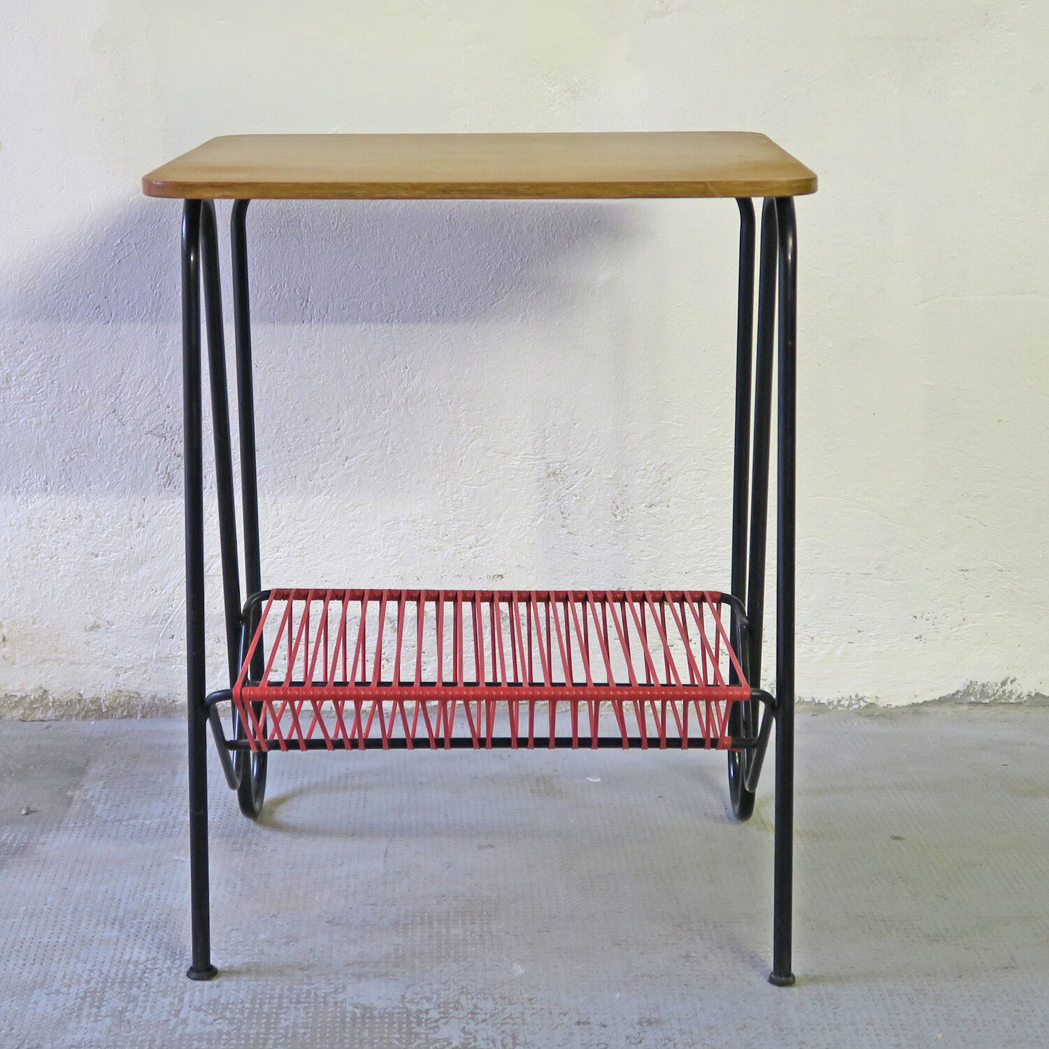 Side table is reviewed in scoubidou