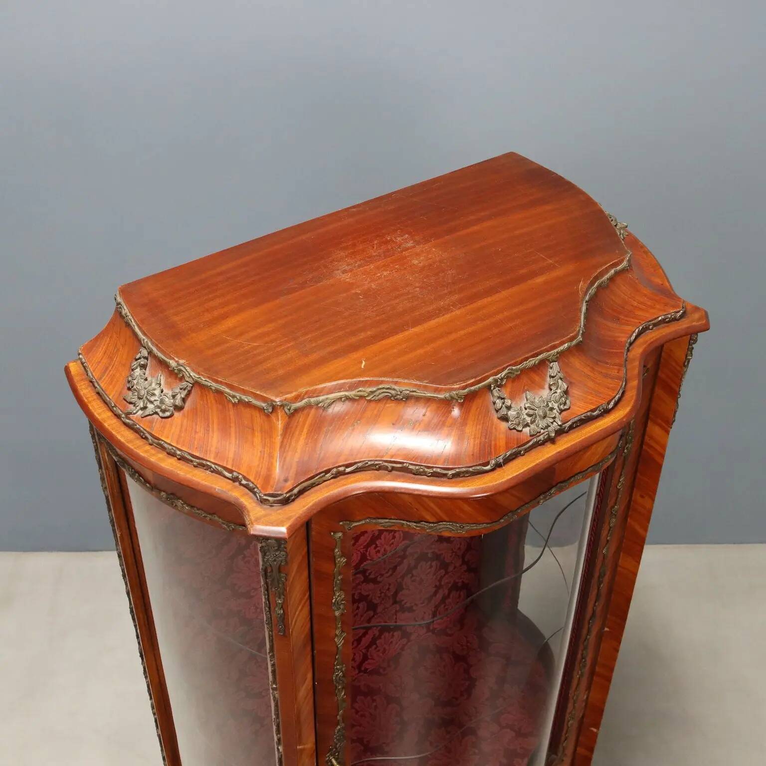 Antique rosewood display cabinet, baroque style, Italy, 20th century.