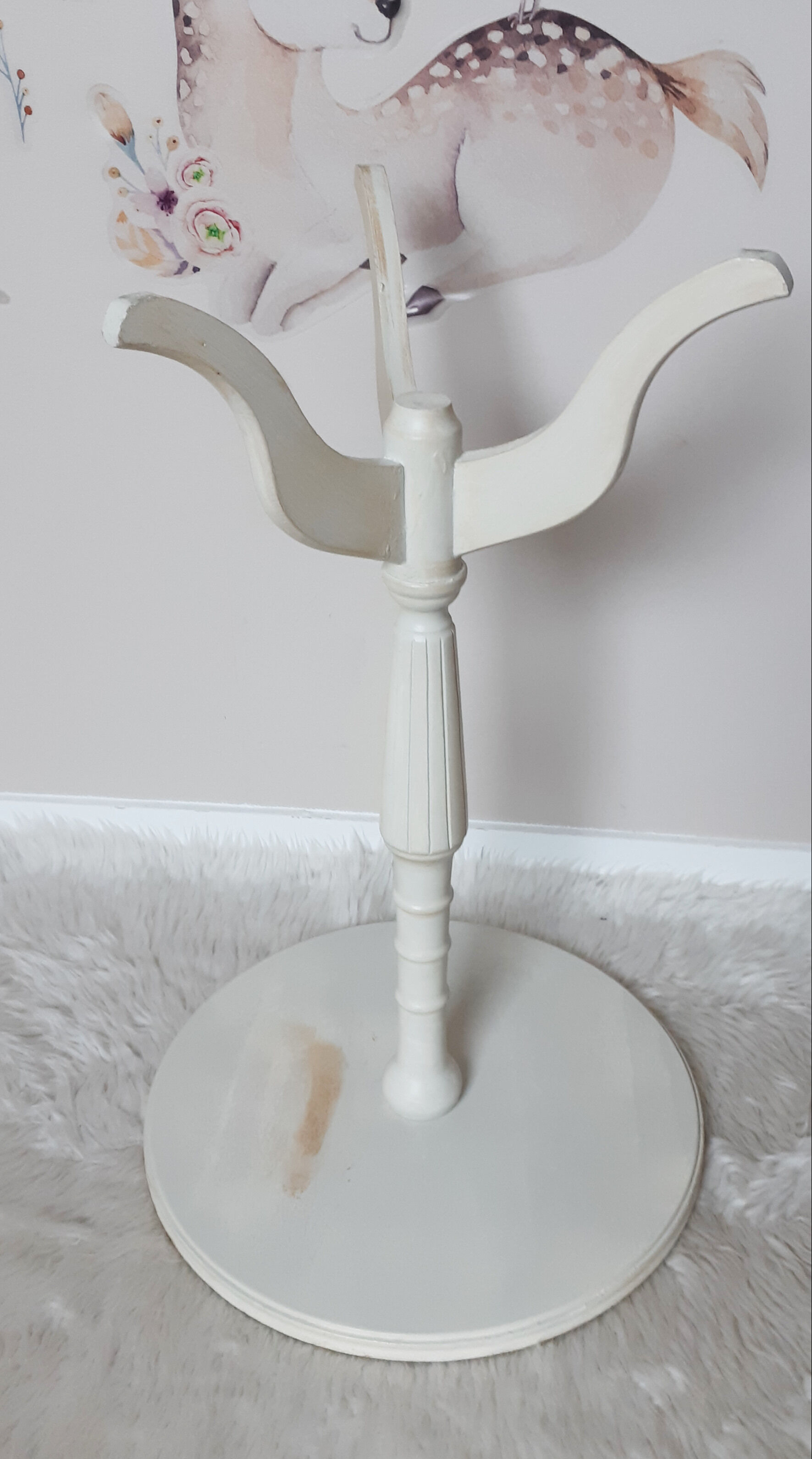 Round table, shabby chic pedestal table