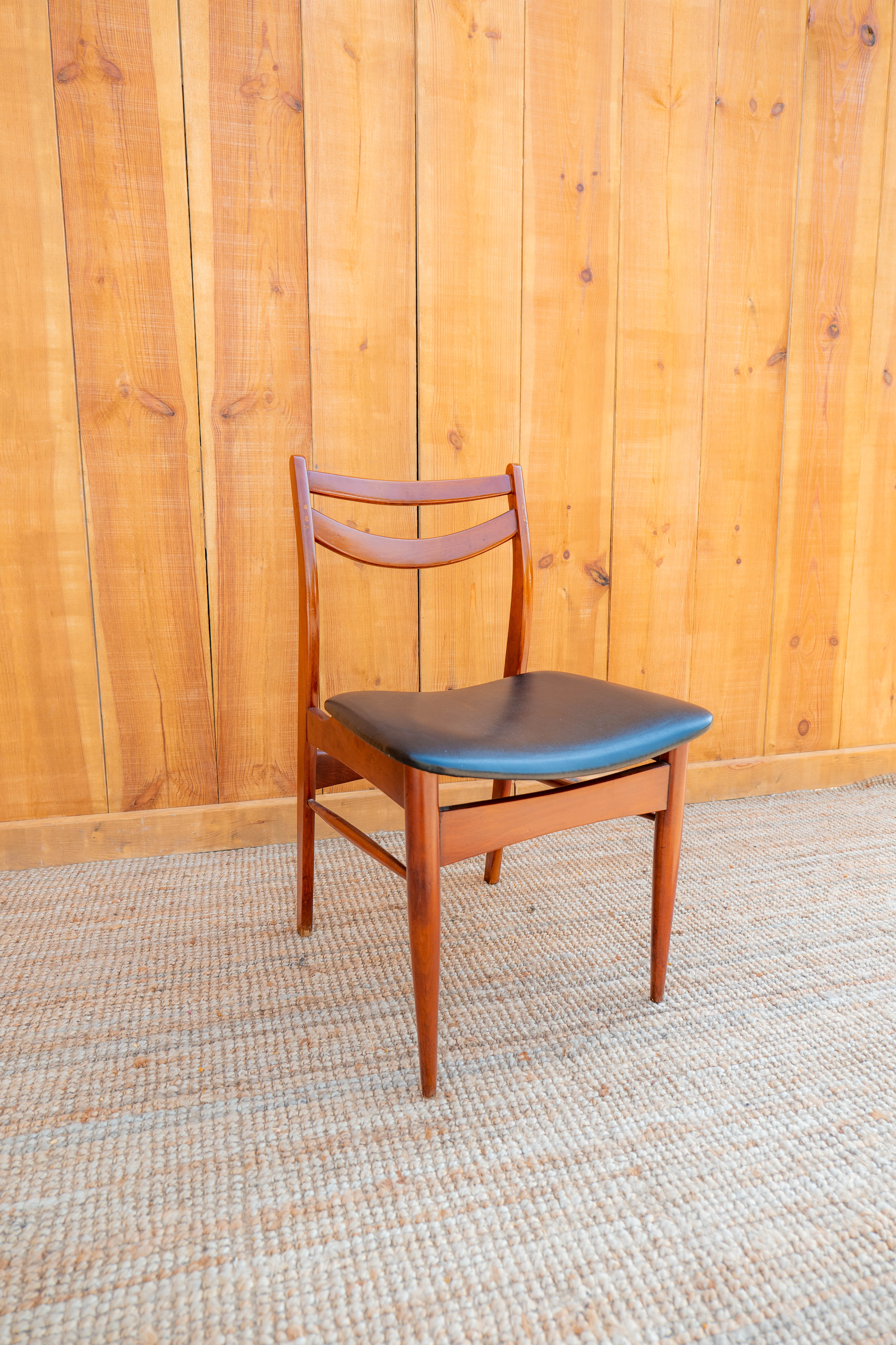 6 Scandinavian chairs