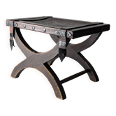 Tabouret curule colonial en cuir et fer forgé, Mexique, années 1940.