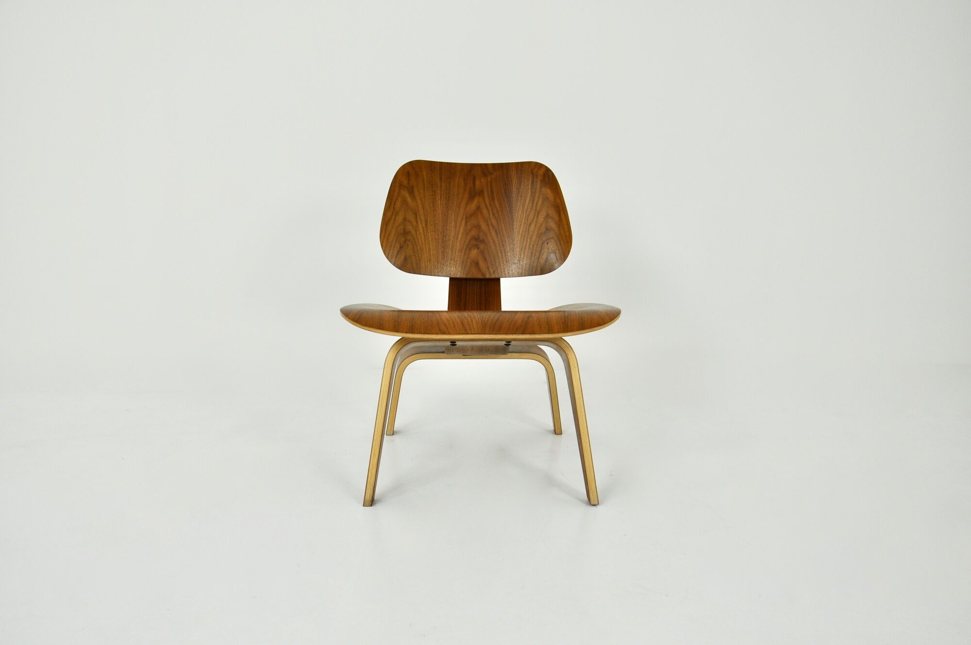 LCW plywood lounge chair By Charles Eames for Herman Miller, 1950S