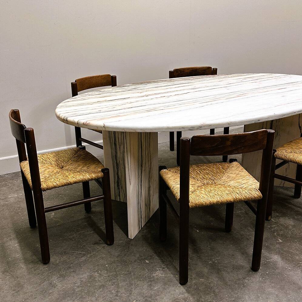 Grande table de salle à manger ovale en marbre Arabescato Rosso italien – années 1970, sculpture sur pierre