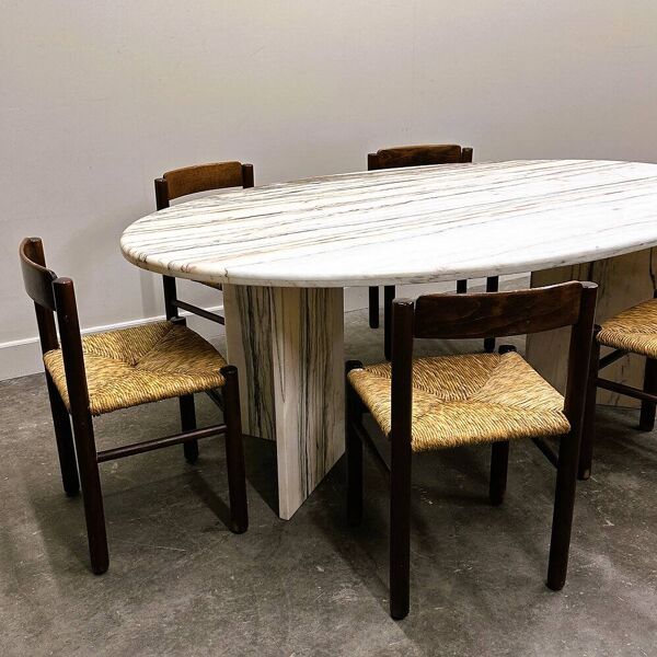 Grande table de salle à manger ovale en marbre Arabescato Rosso italien – années 1970, sculpture sur pierre