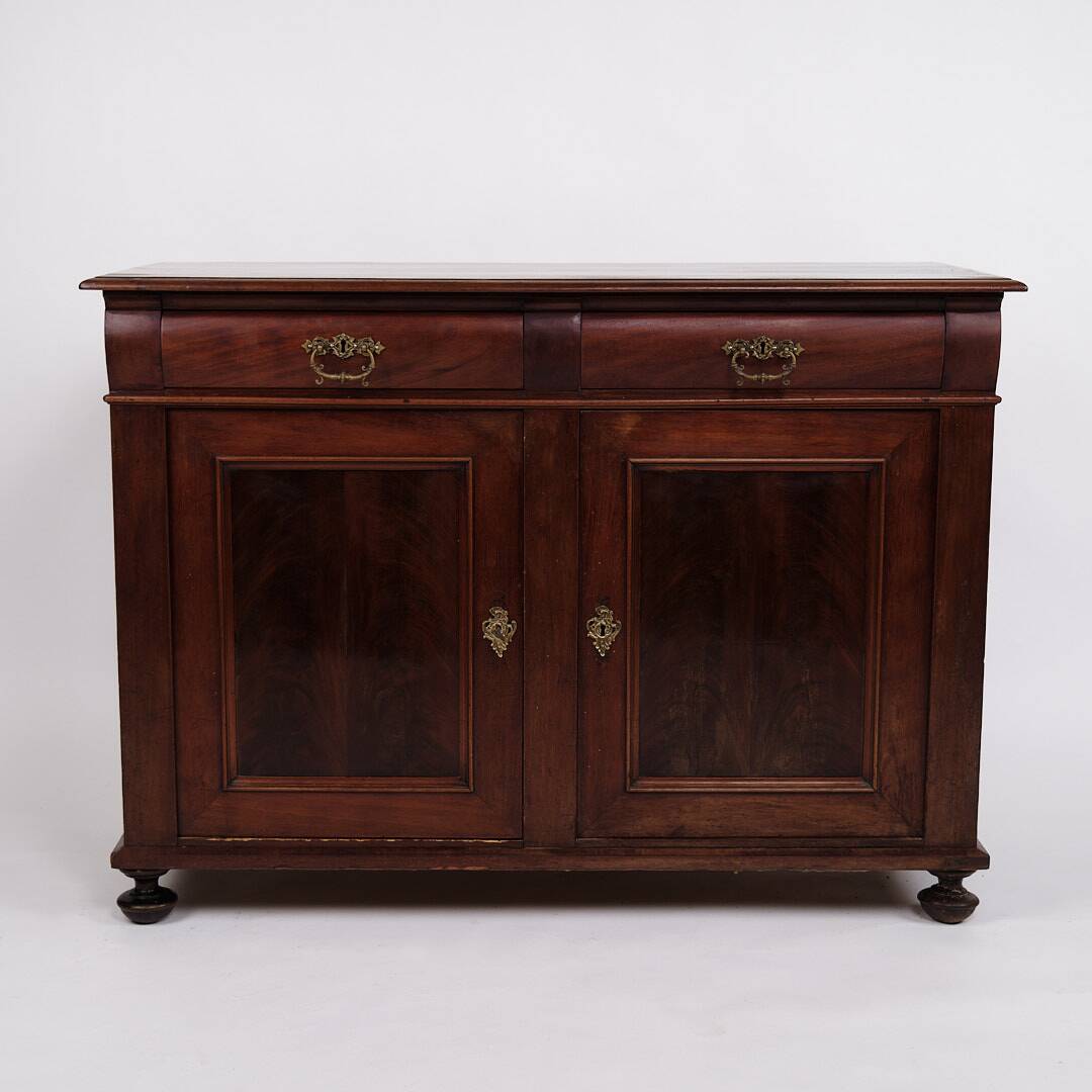 Low antique sideboard - hand polished mahogany - fixed shelves - 1880s