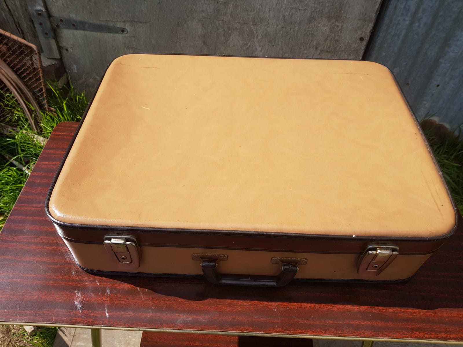 Paire ancienne valise carton marron & beige avec anse bakélite vintage