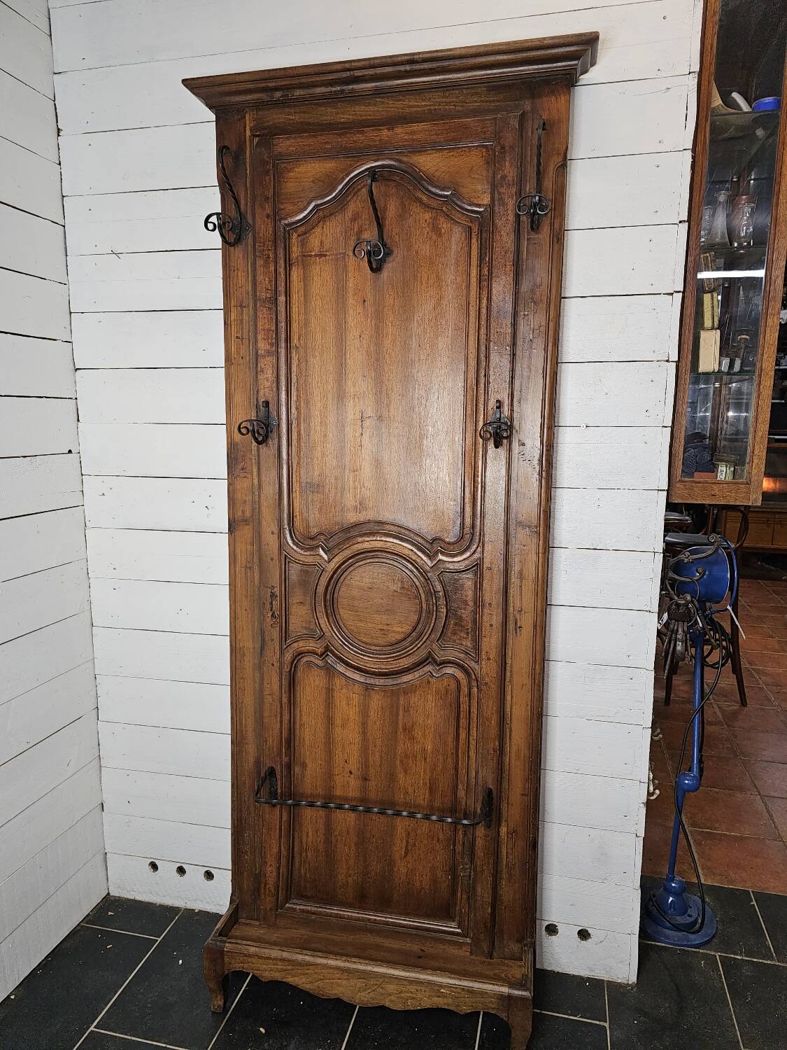 Wall-mounted locker in walnut