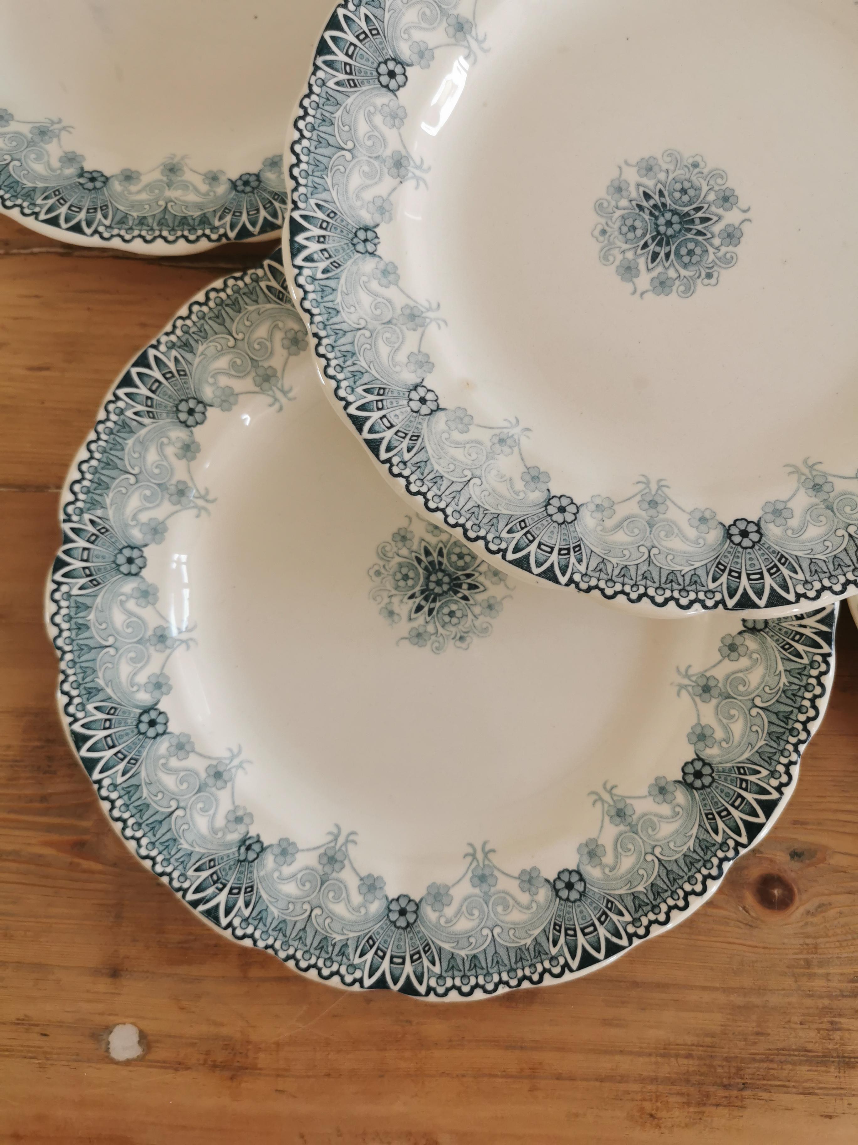 Service de 5 assiettes vintage en Terre de Fer