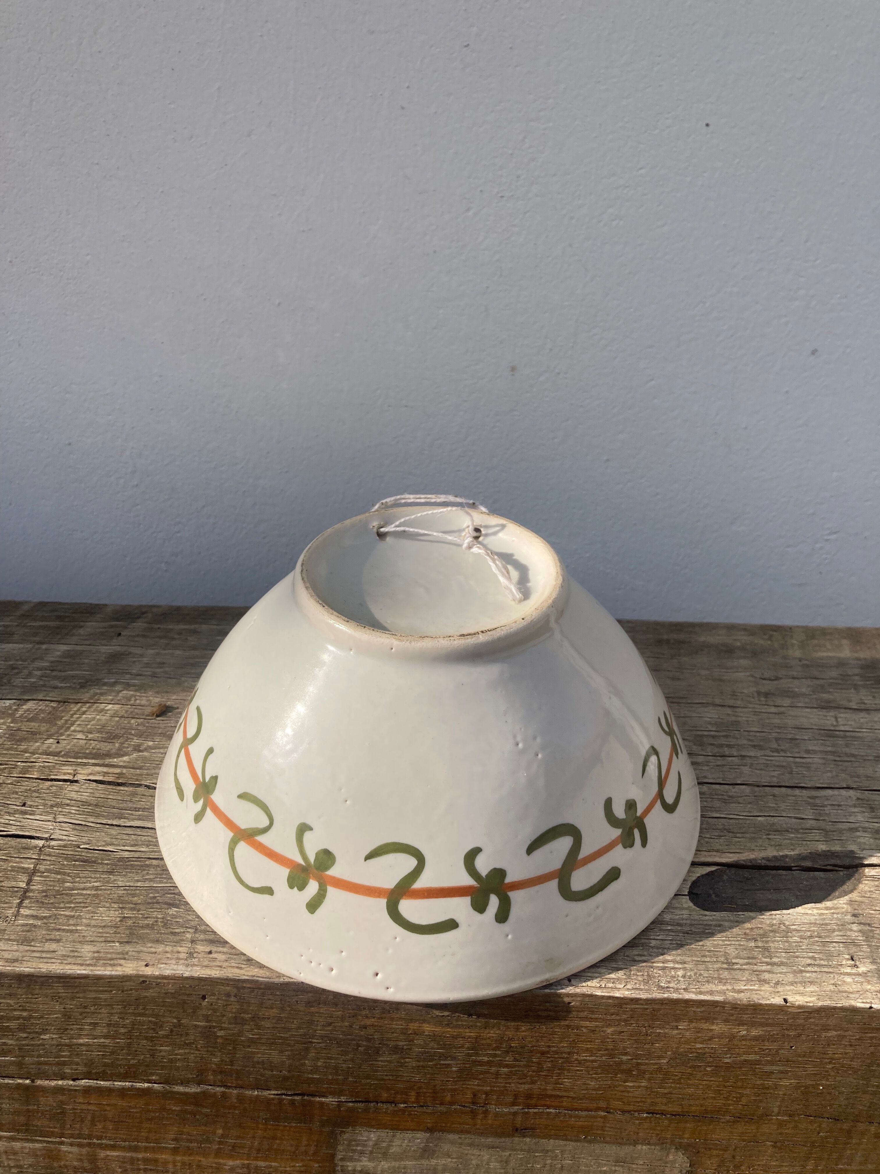 Ceramic salad bowl or decorative plate flower decoration