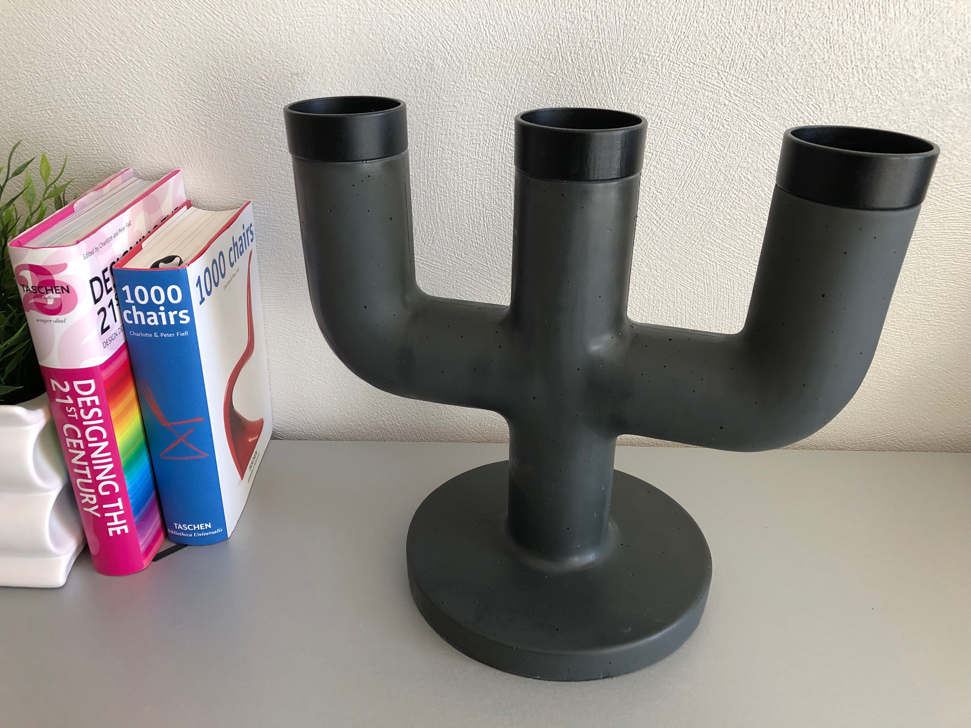 Candlestick by Weight Here de Kibisi