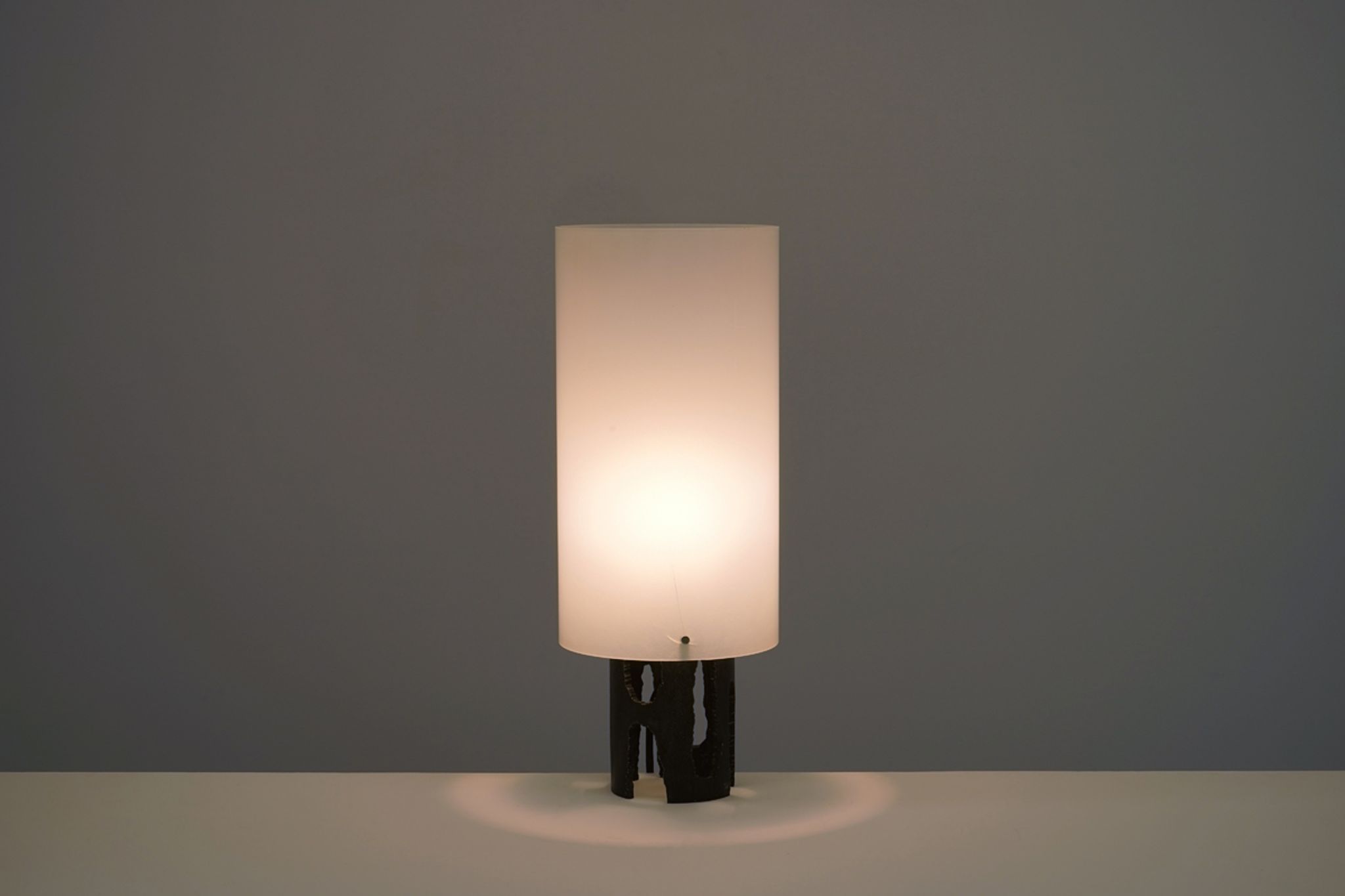 Lampe Brutaliste en acier et perspex circa 1950