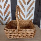 Wicker basket with handle