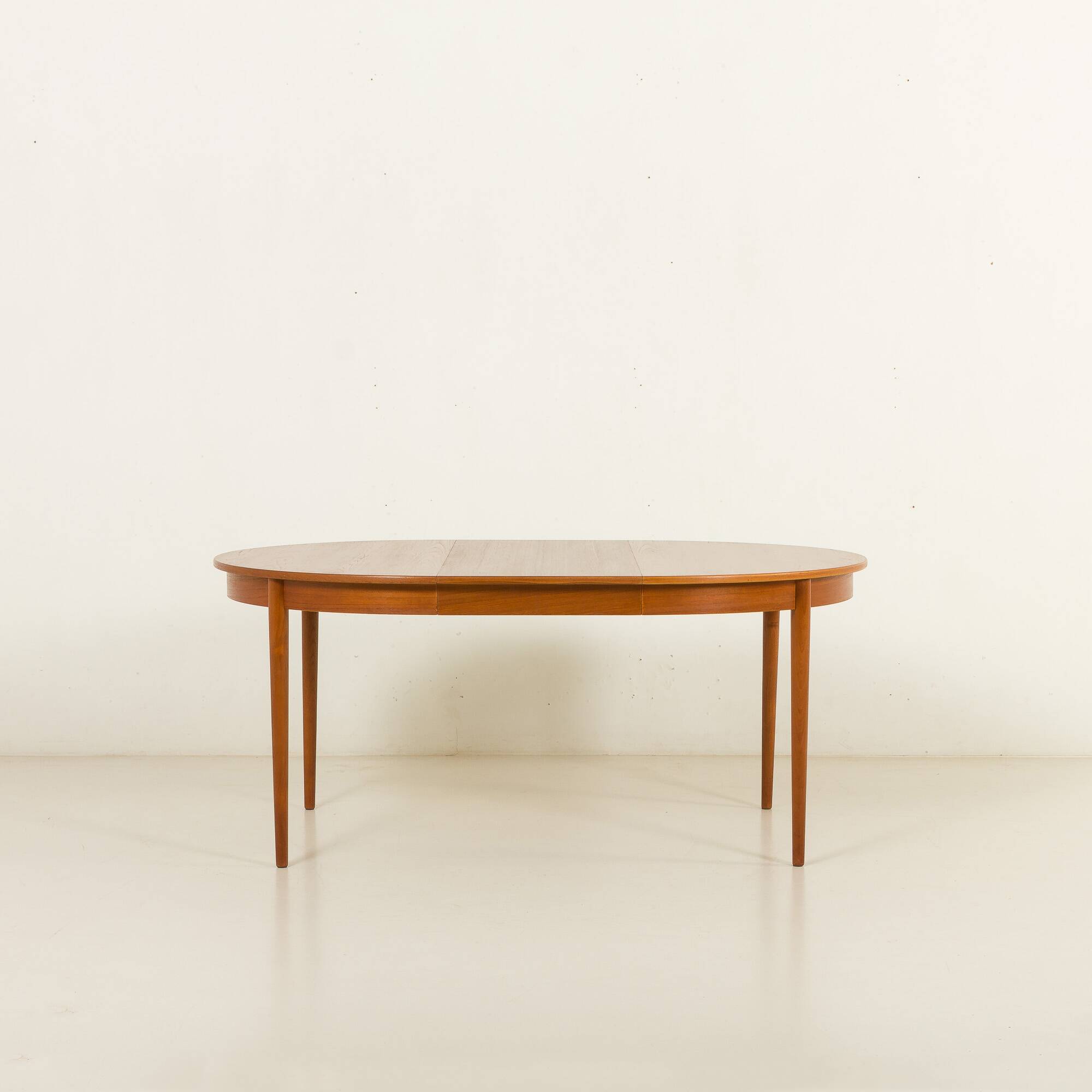 Table extensible en teck danois avec 2 allonges, années 1960.