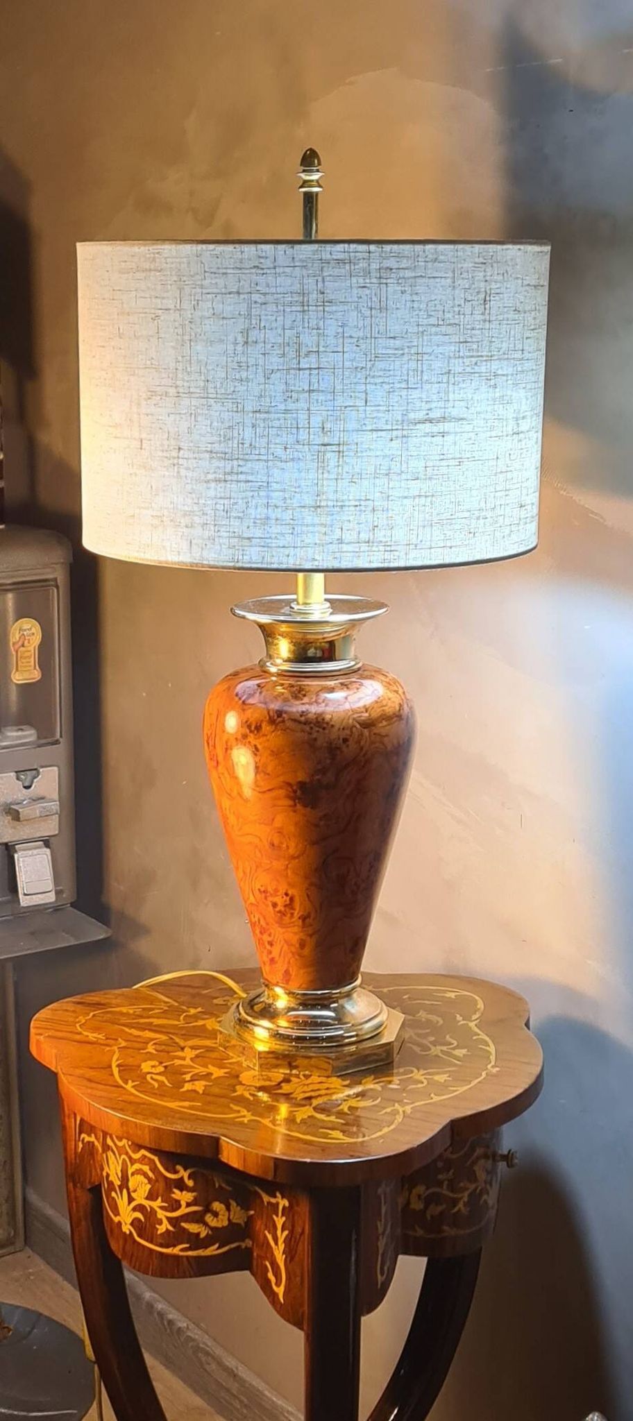 lamp, deluxe, vintage light from 1975 to 80, faux wood new lampshade