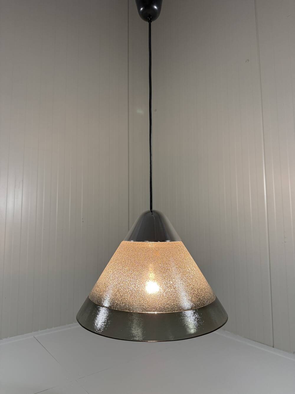 Peill & Putzler cone shaped glass hanging lamp, Germany