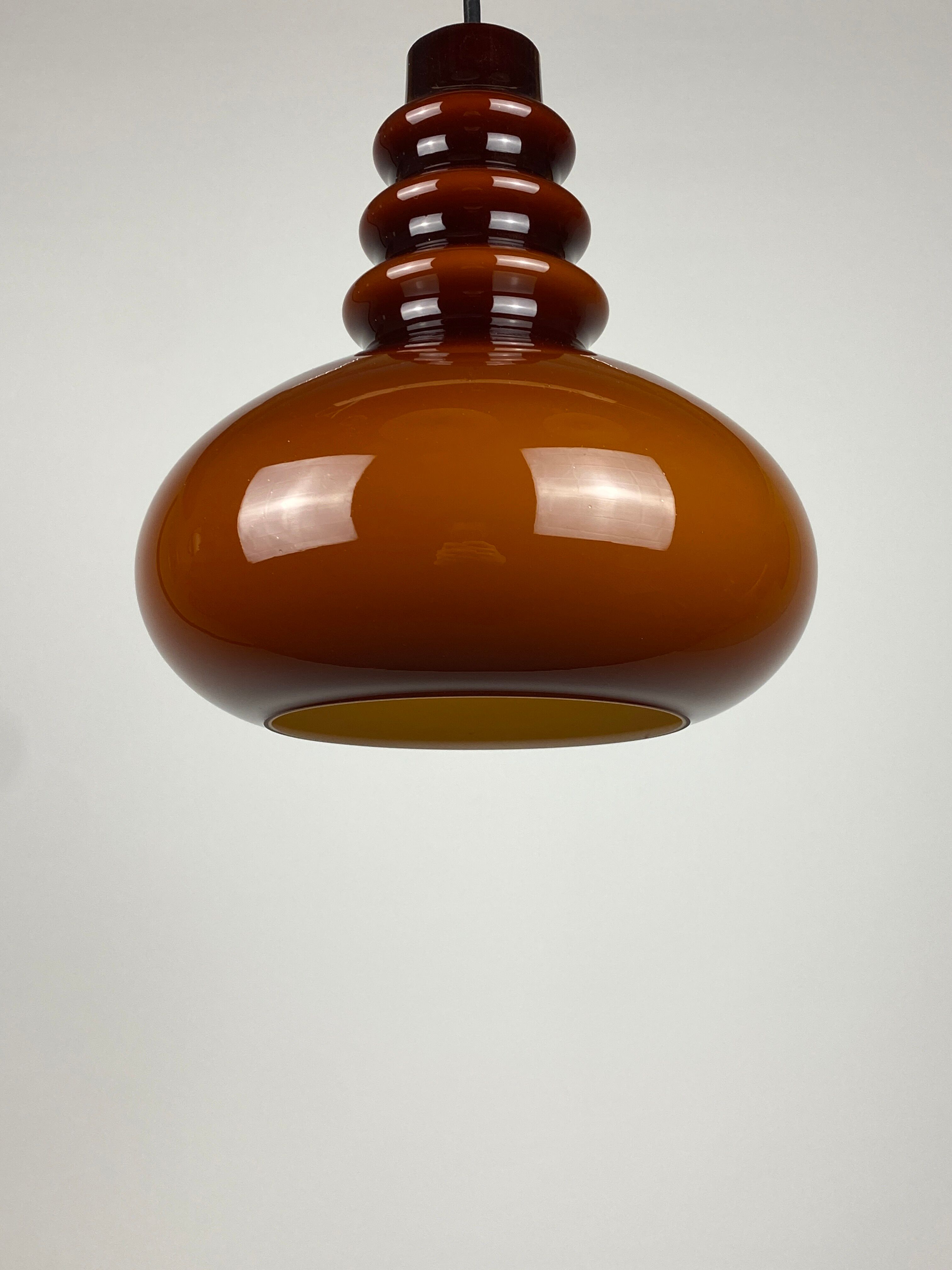 Suspension en verre brun foncé par Peill et Putzler 1960