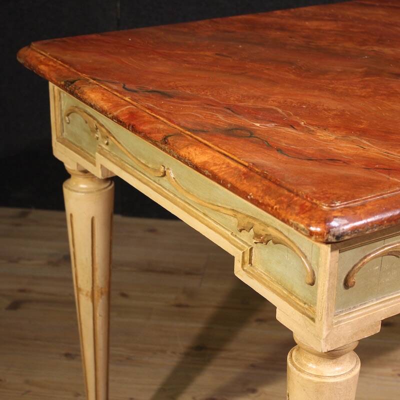 Table laquée et peinte de style Louis XVI du 20e siècle