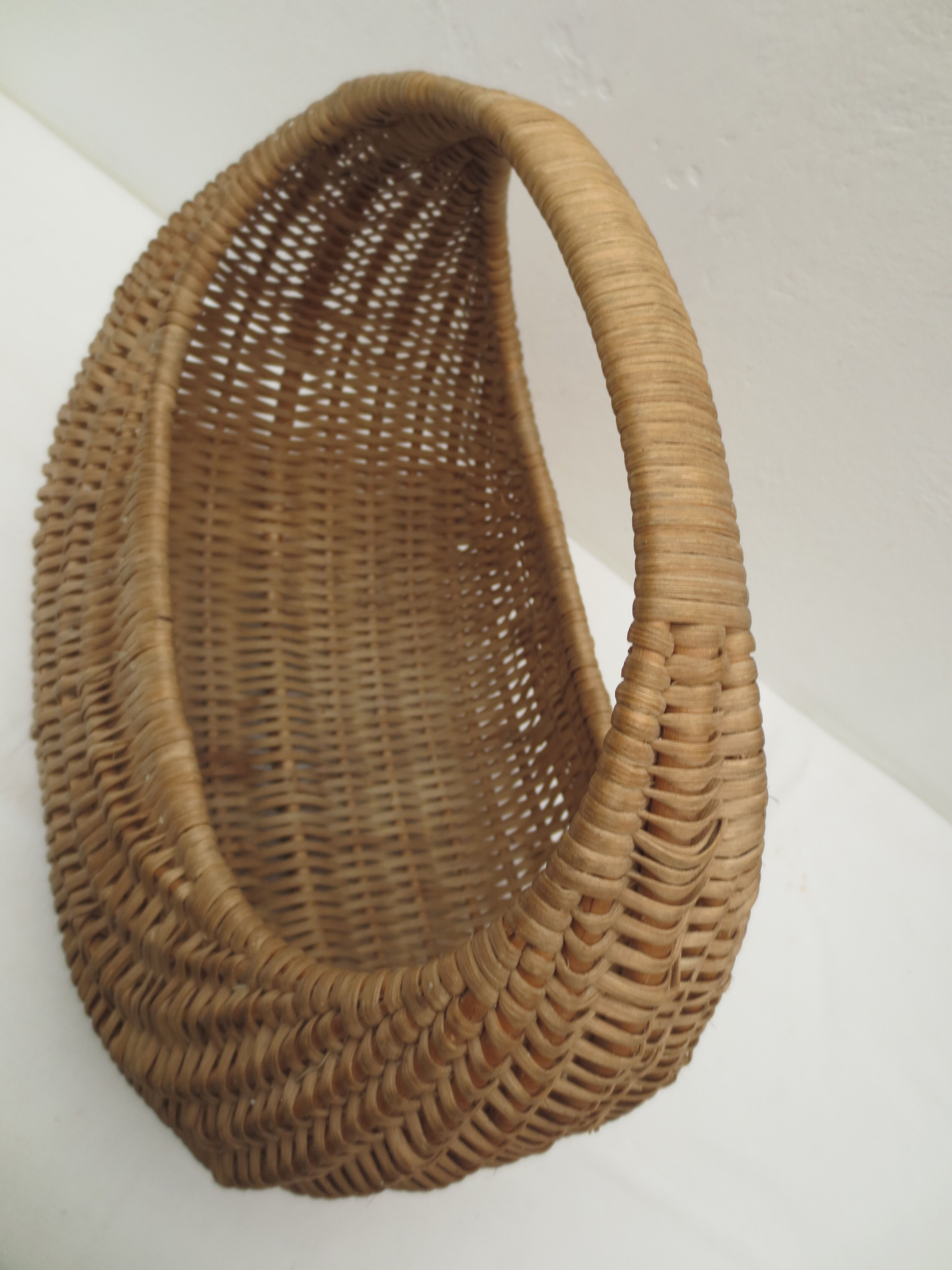 Gondola basket of the 60s in quality woven wicker