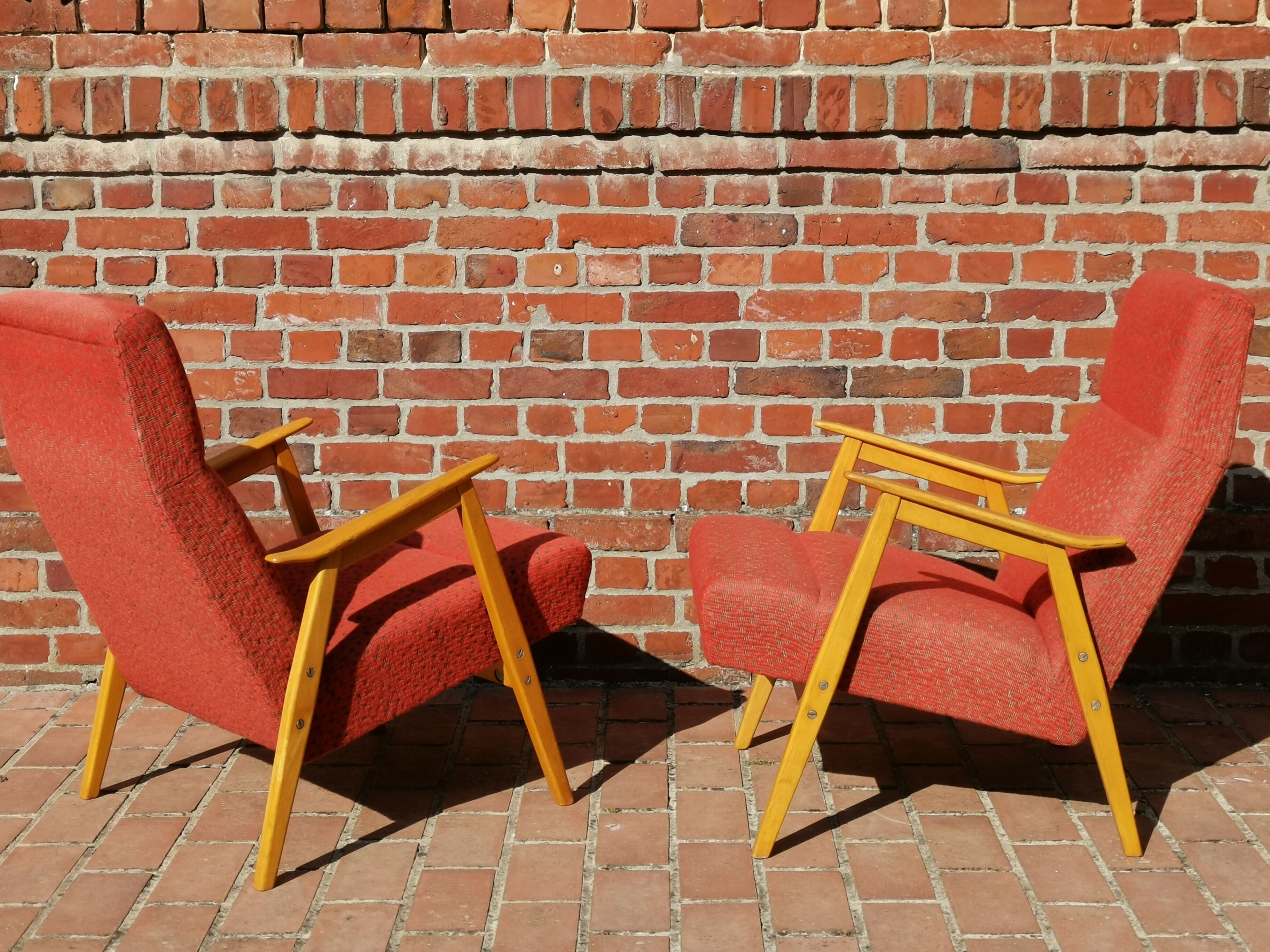 Paire de fauteuils rouge Interier Praha